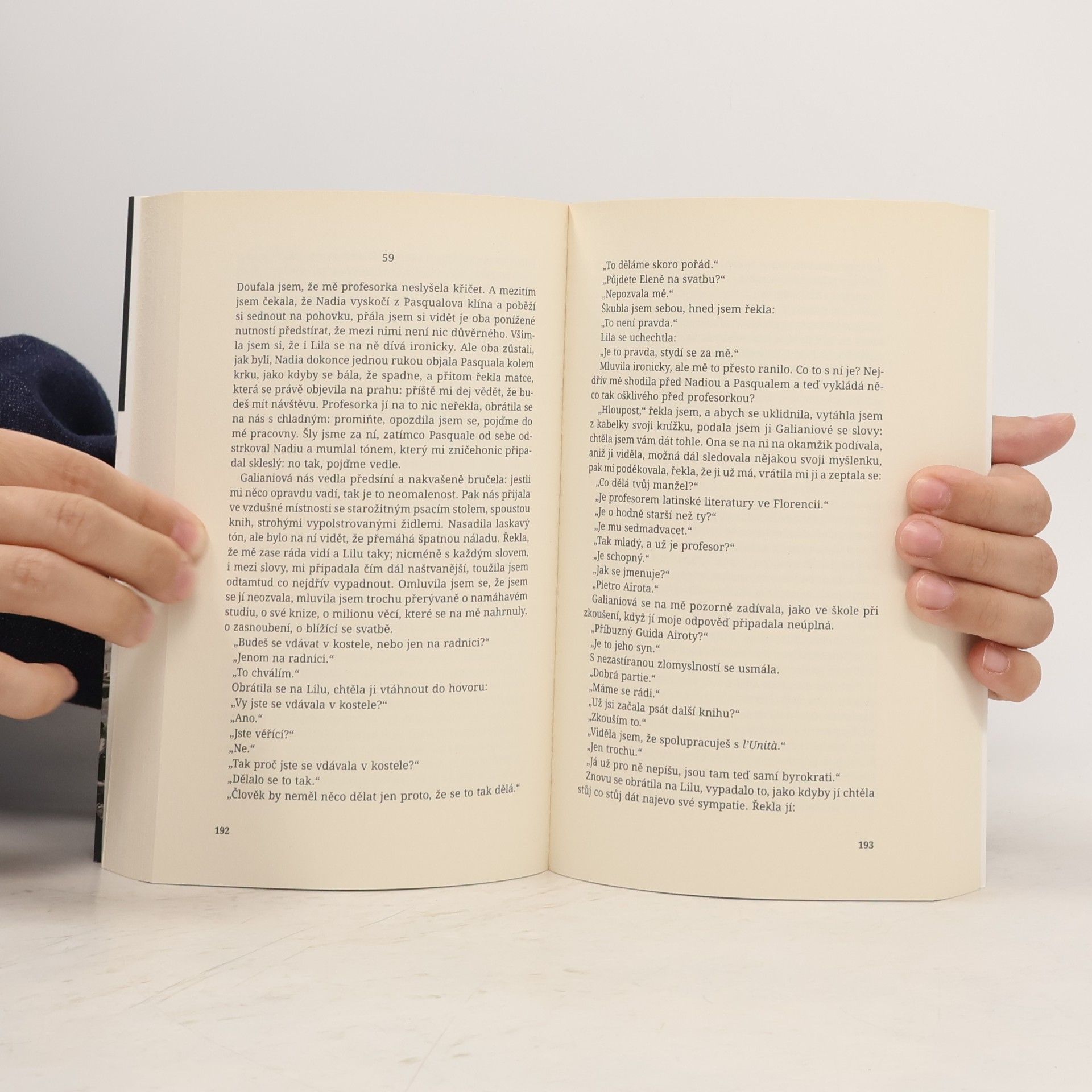 Elena Ferrante Geniální přítelkyně 3. Příběh těch, co odcházejí, a těch, kteří zůstanou