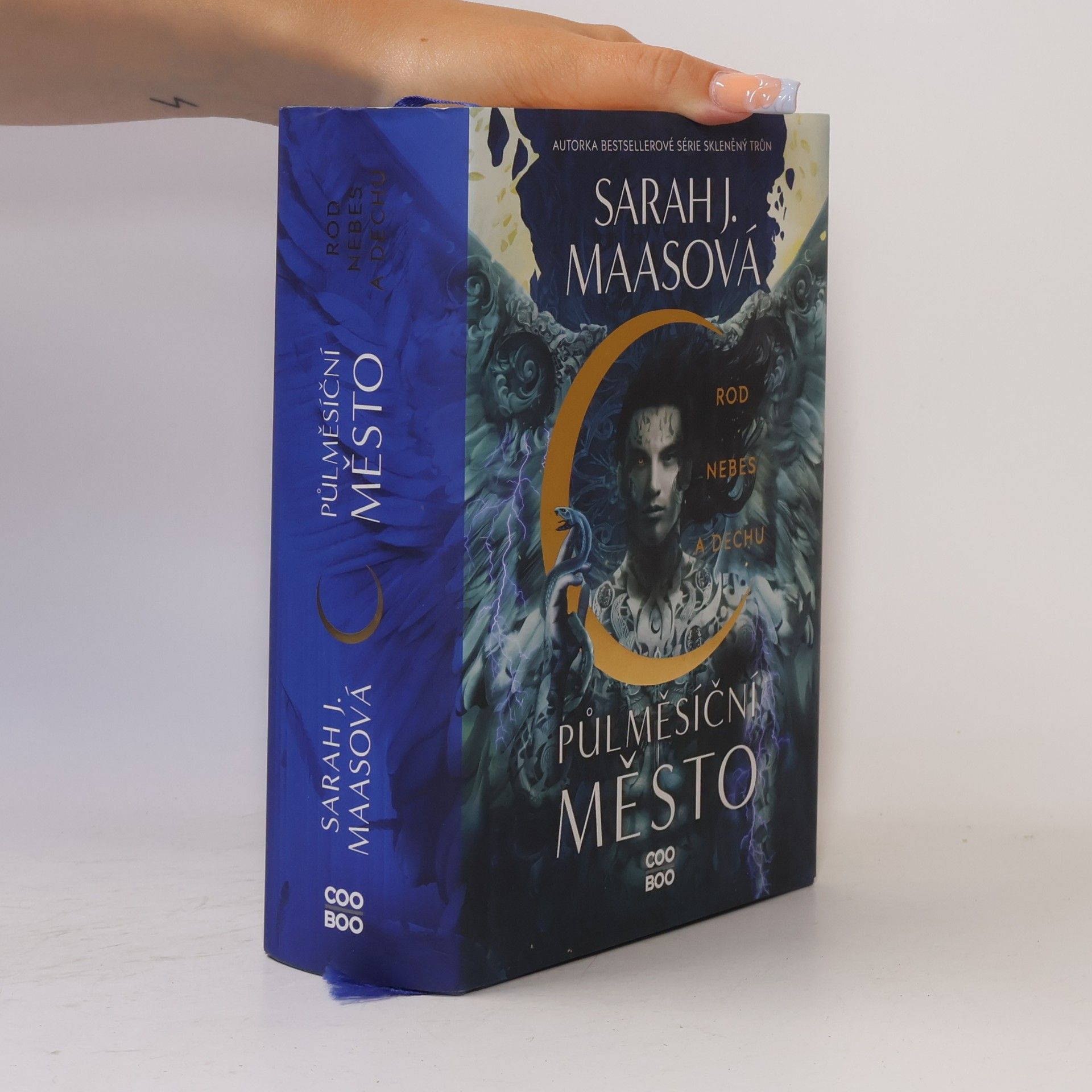 Sarah J. Maas Půlměsíční město. Rod nebes a dechu