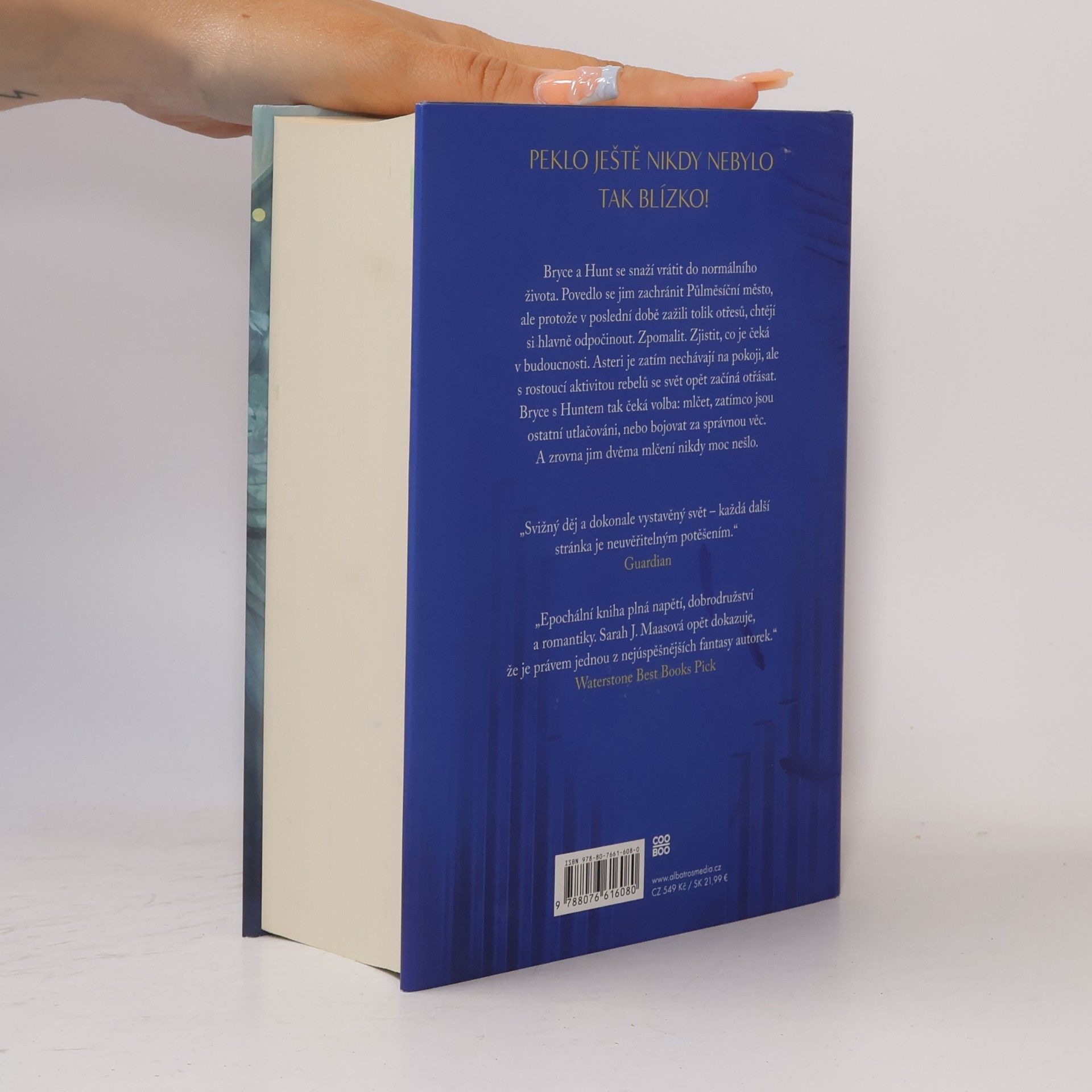 Sarah J. Maas Půlměsíční město. Rod nebes a dechu