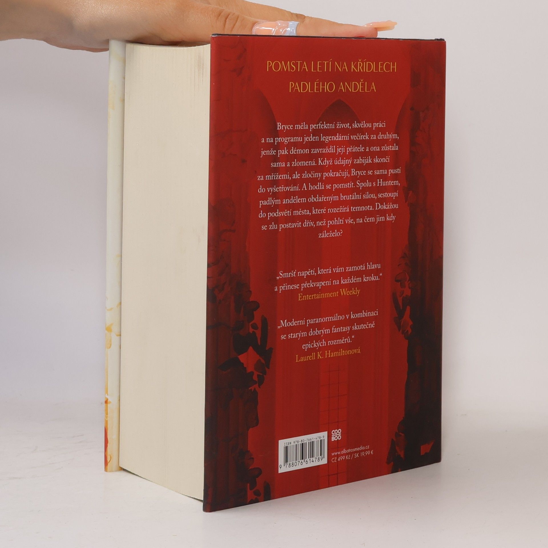 Sarah J. Maas Půlměsíční město. Rod země a krve