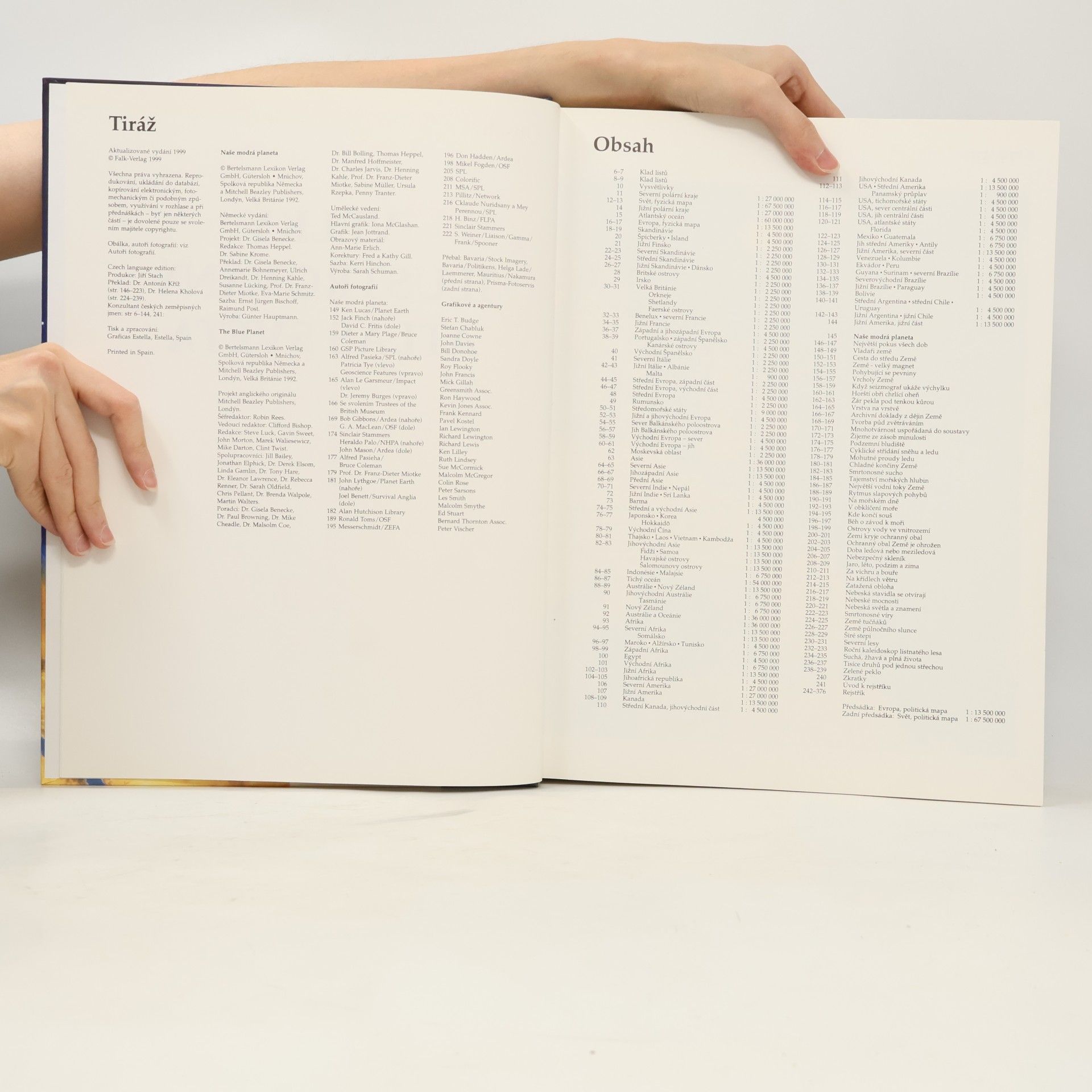 Autorenkollektiv Velký ilustrovaný atlas světa