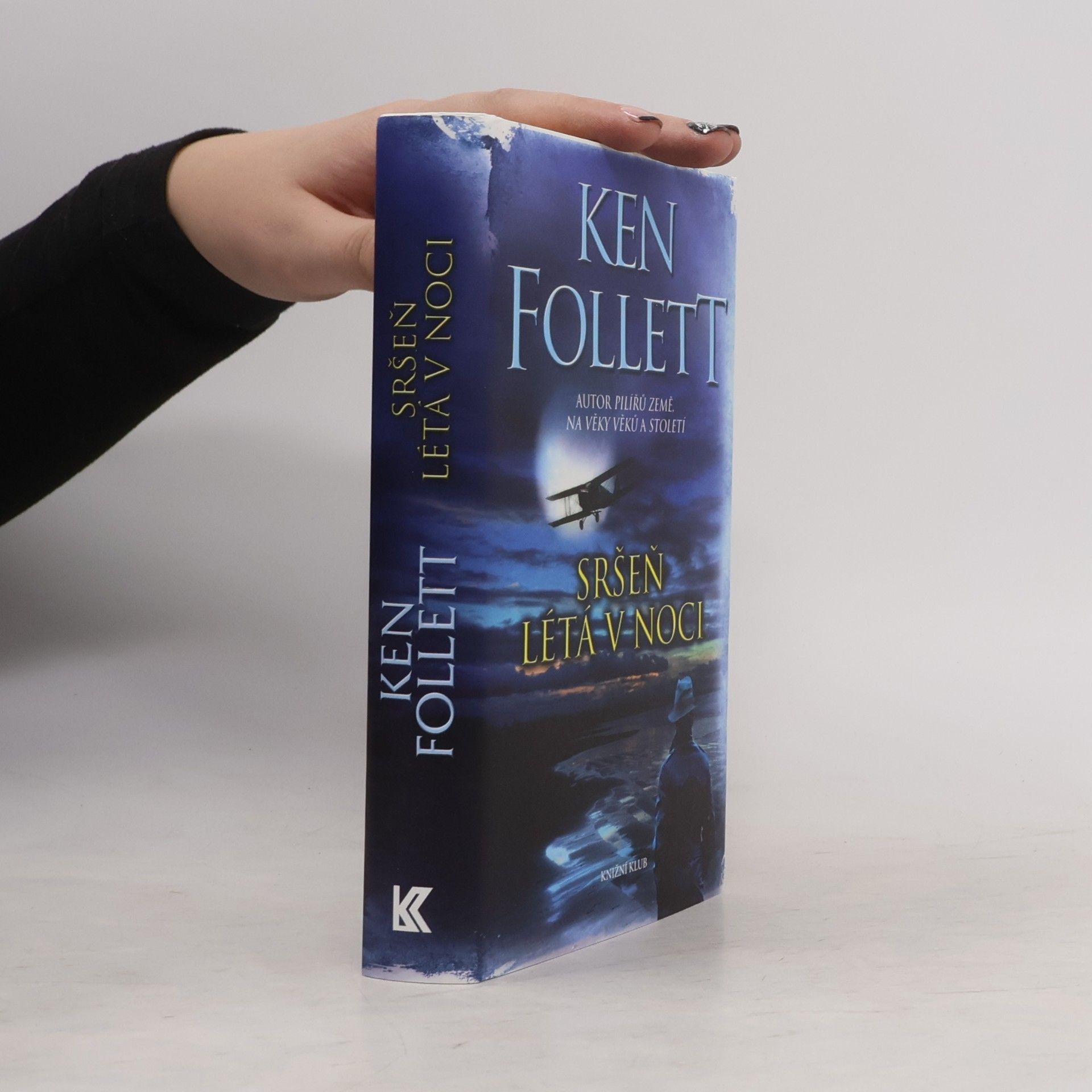 Ken Follett Sršeň létá v noci