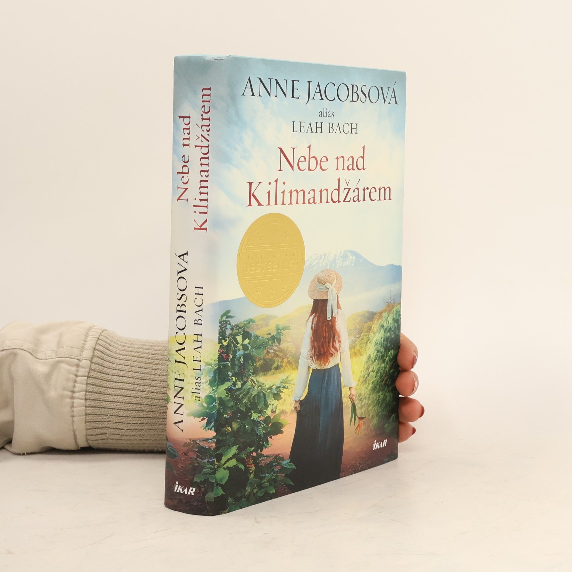 Anne Jacobs Nebe nad Kilimandžárem