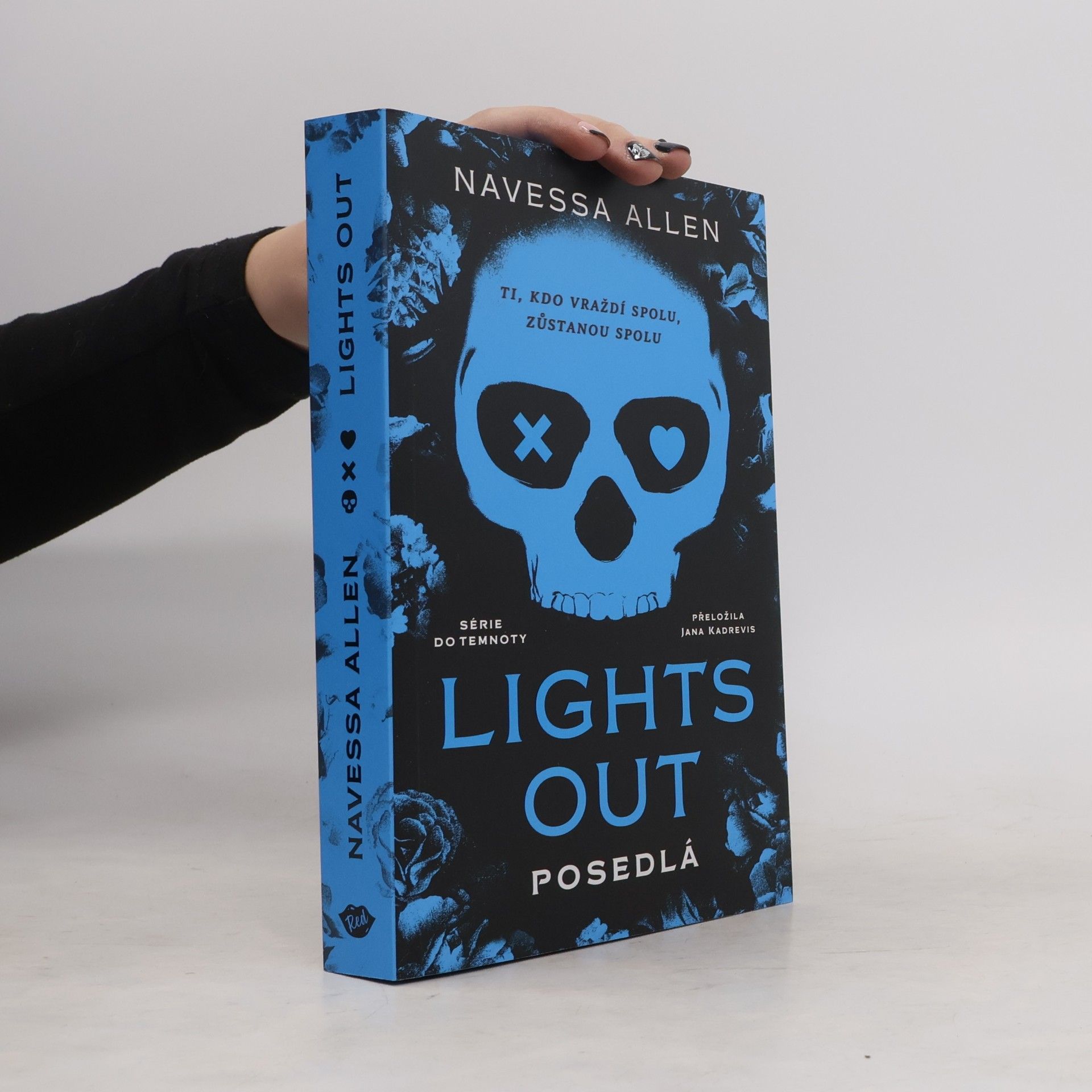 Navessa Allen Lights Out. Posedlá