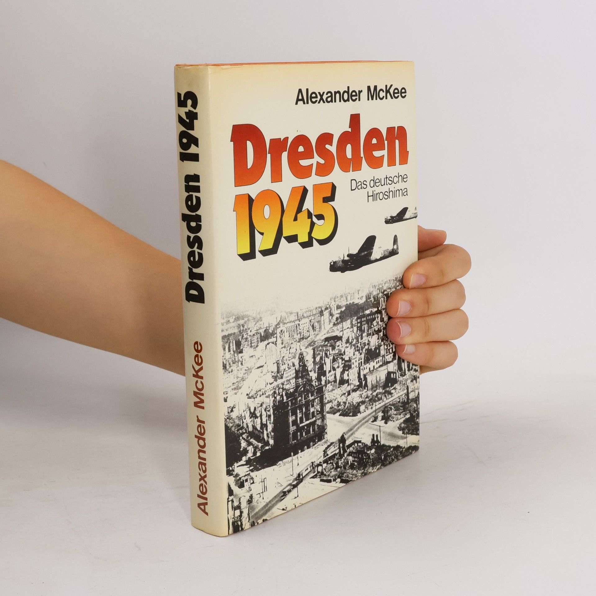 Alexander McKee Dresden 1945