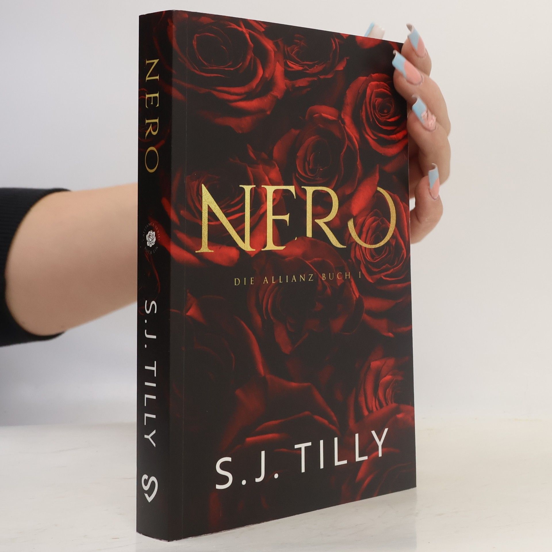 S.J. Tilly Nero