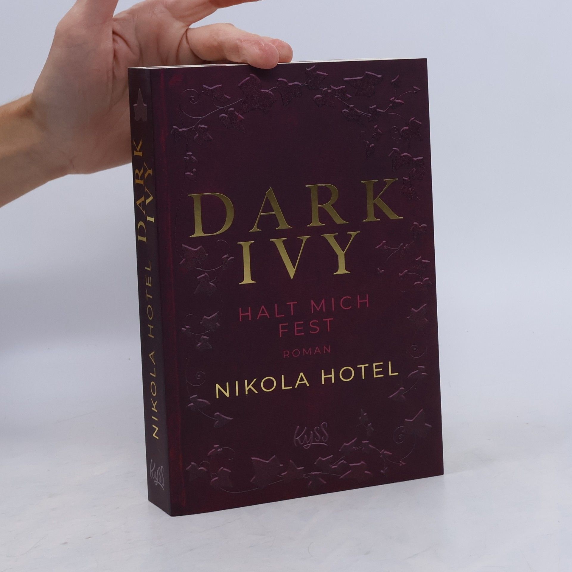 Nikola Hotel Dark Ivy