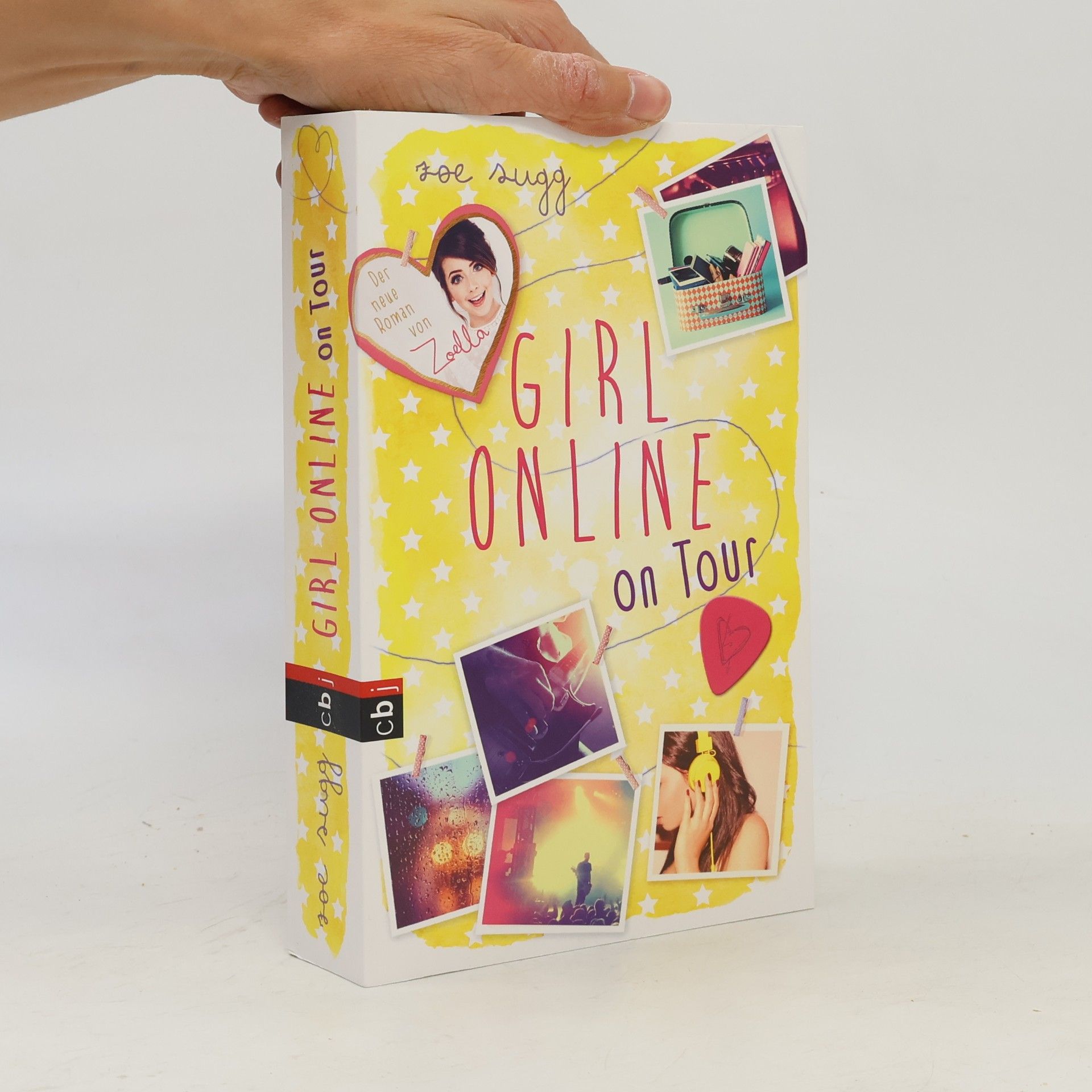 Girl online on Tour