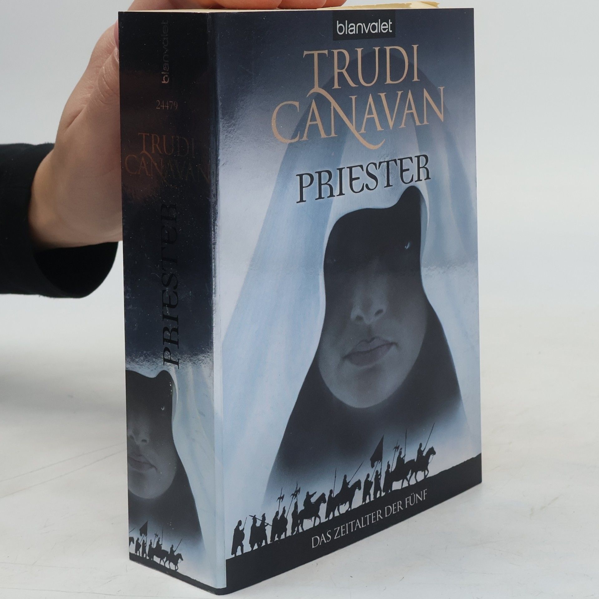 Trudi Canavan Priester