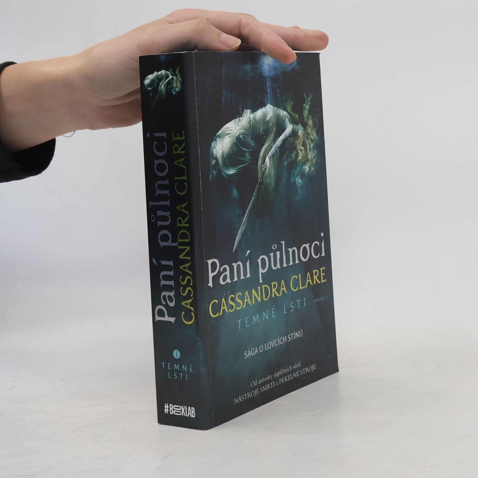 Cassandra Clare Temné lsti. Kniha první, Paní půlnoci
