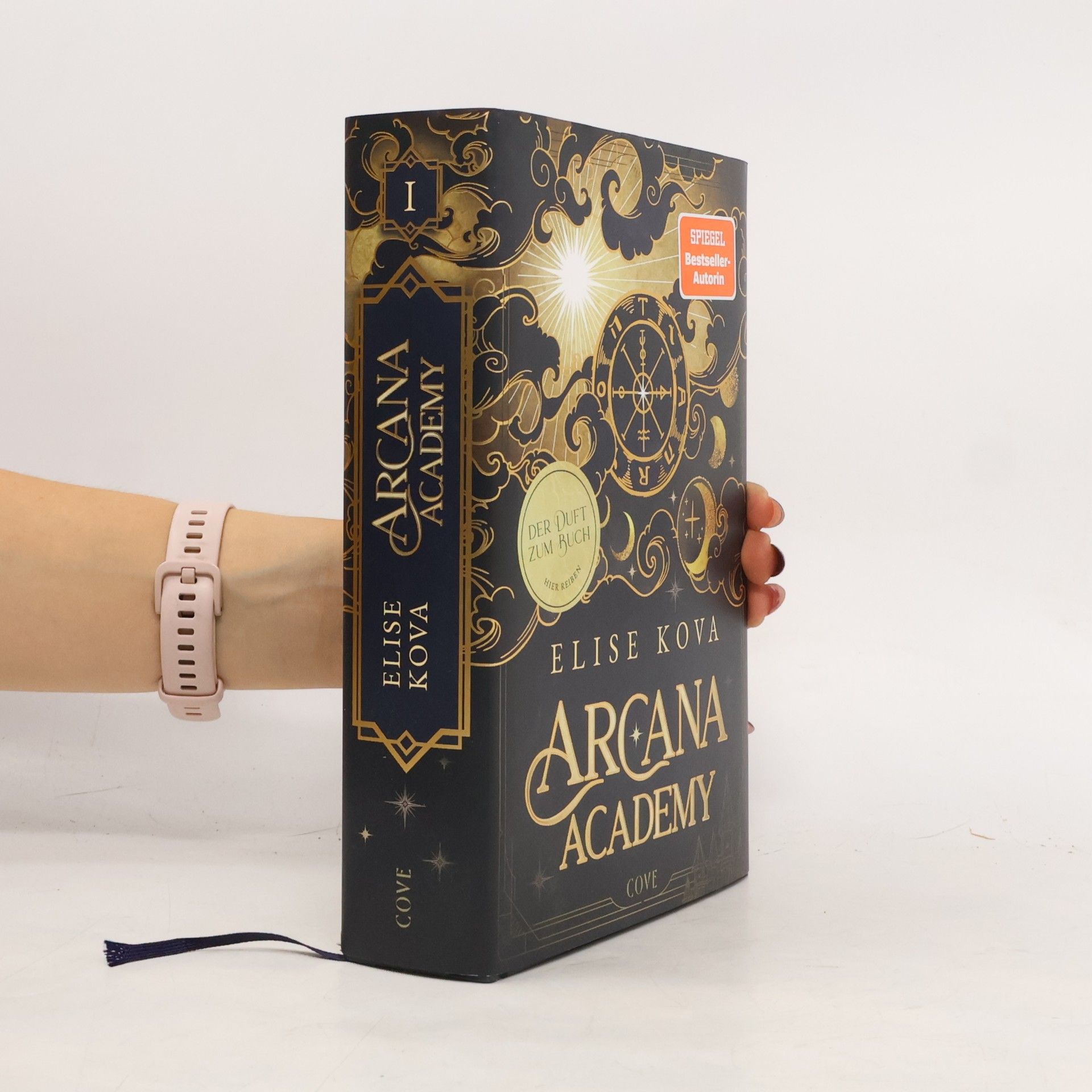Elise Kova Arcana Academy. Book 1