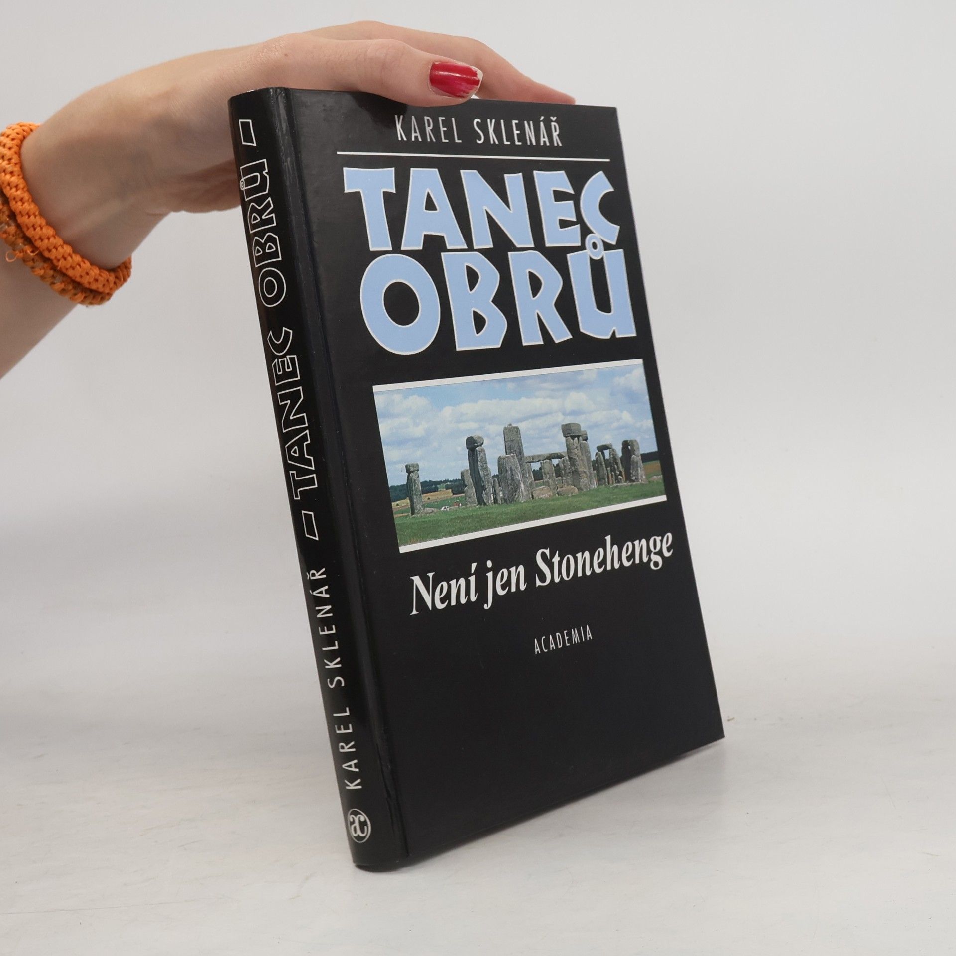 Karel Sklenář Tanec obrů: Není jen Stonehenge