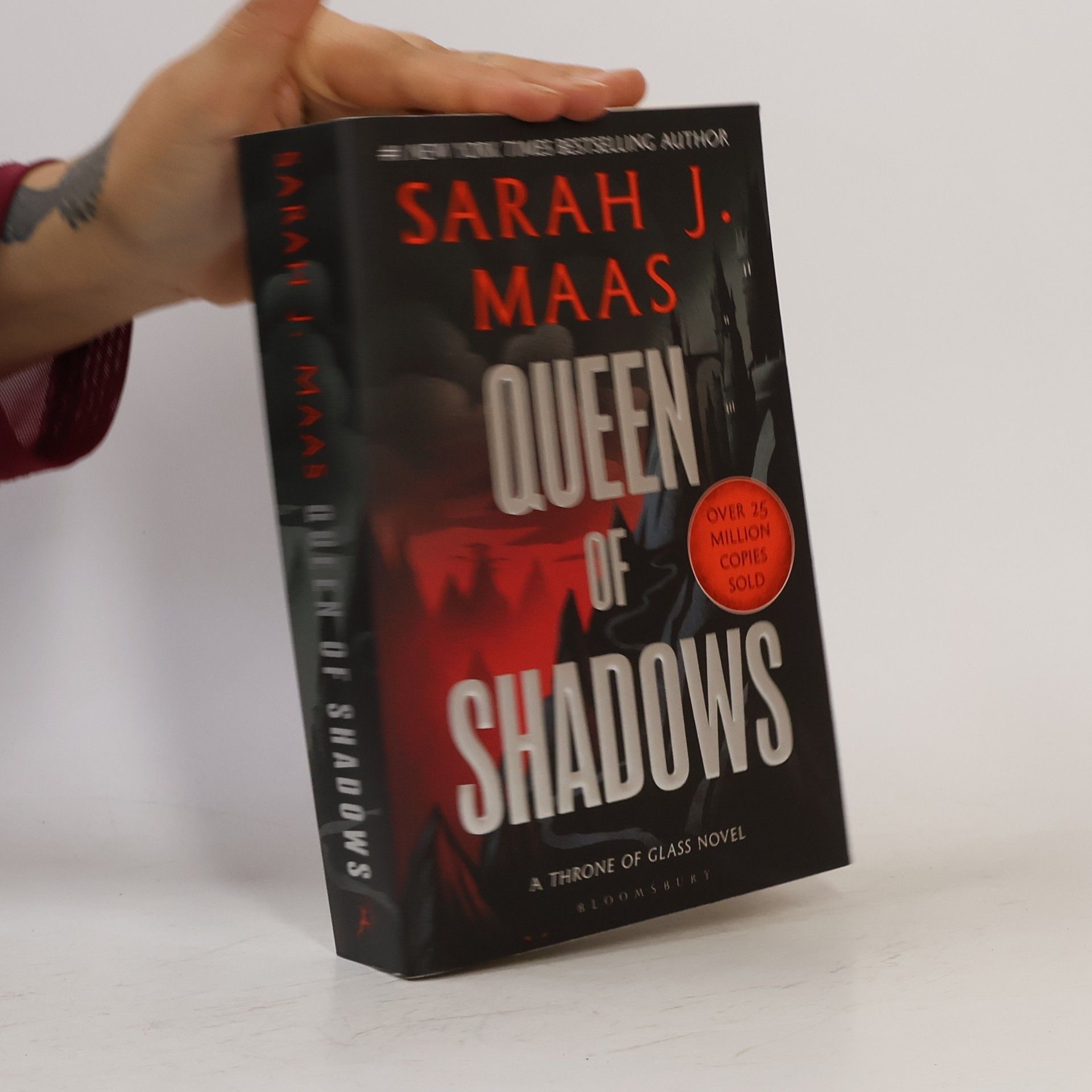 Sarah J. Maas Queen of Shadows