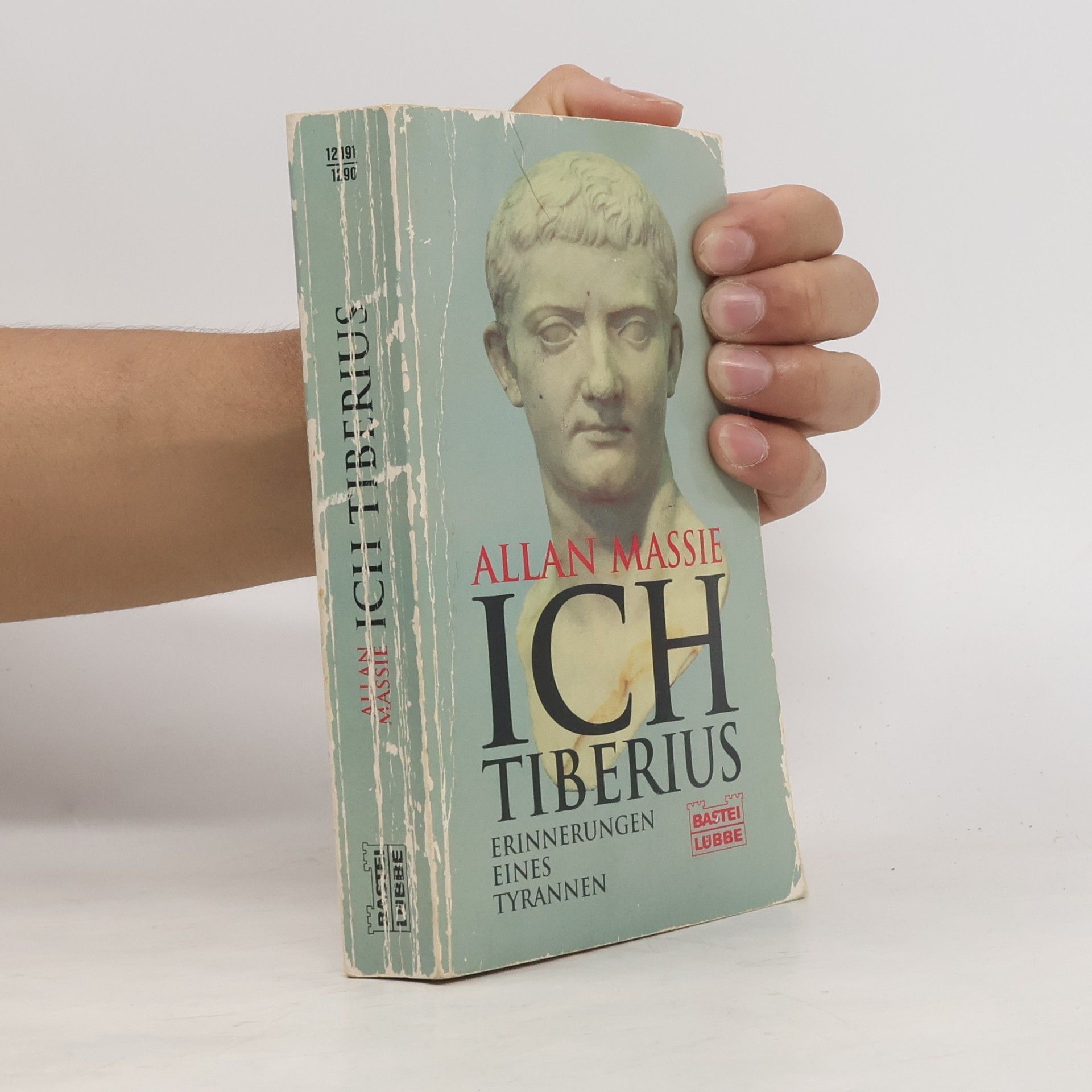 Allan Massie Ich, Tiberius