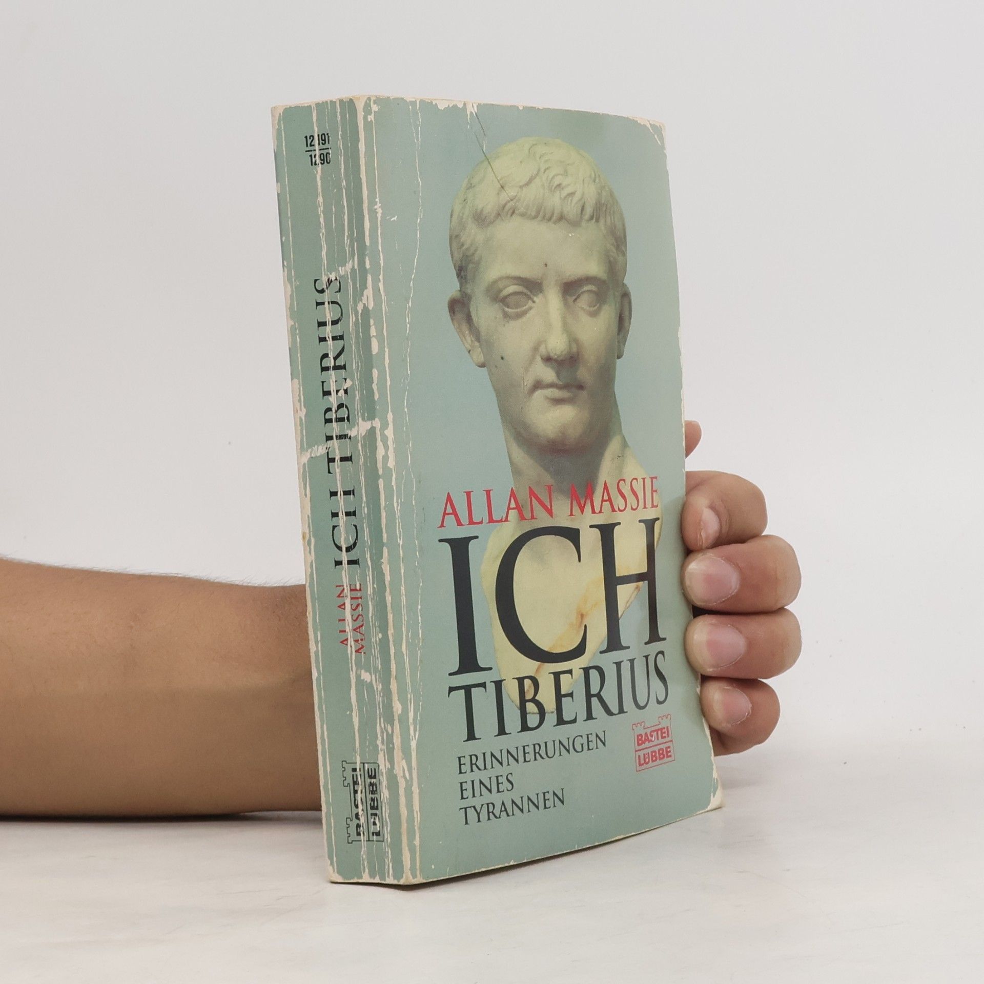 Allan Massie Ich, Tiberius