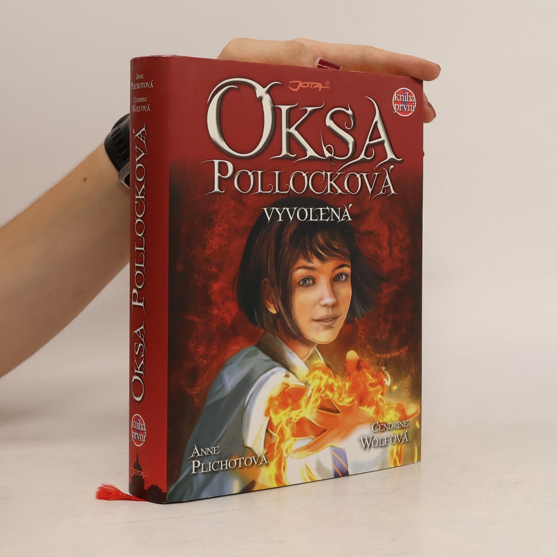 Oksa Pollocková. Vyvolená