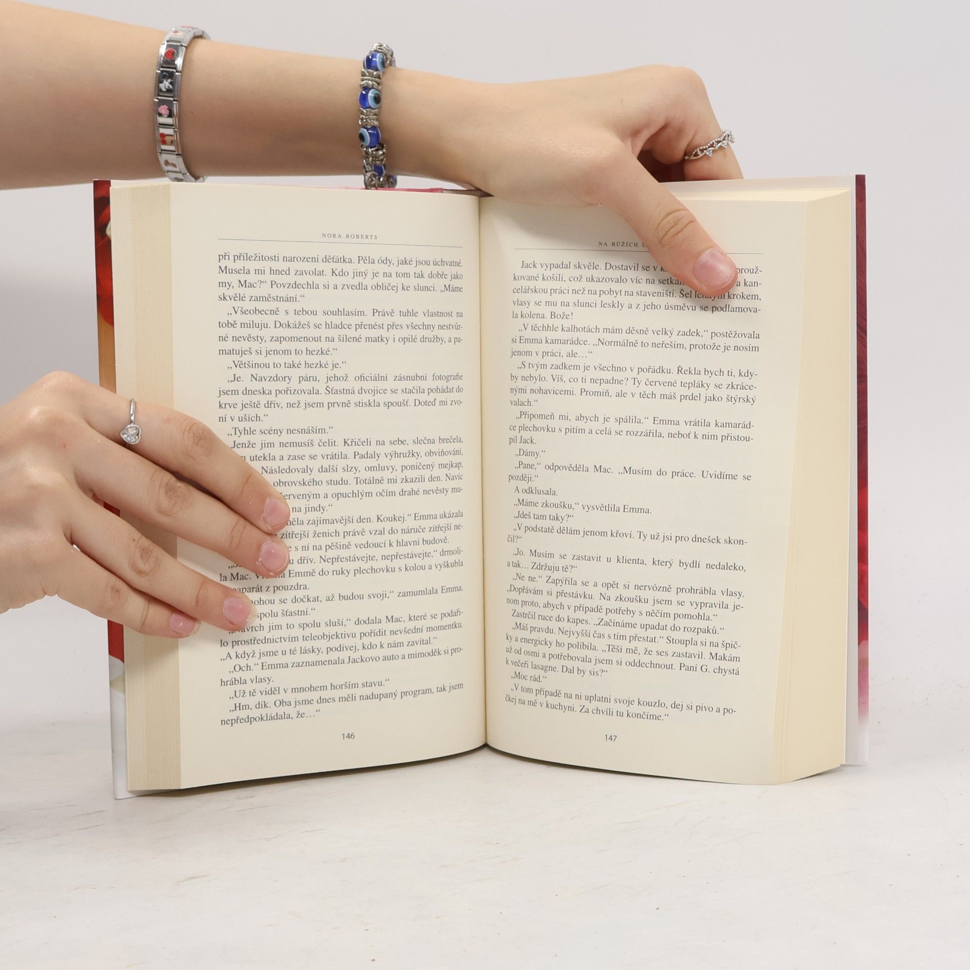 Nora Roberts Na růžích ustláno