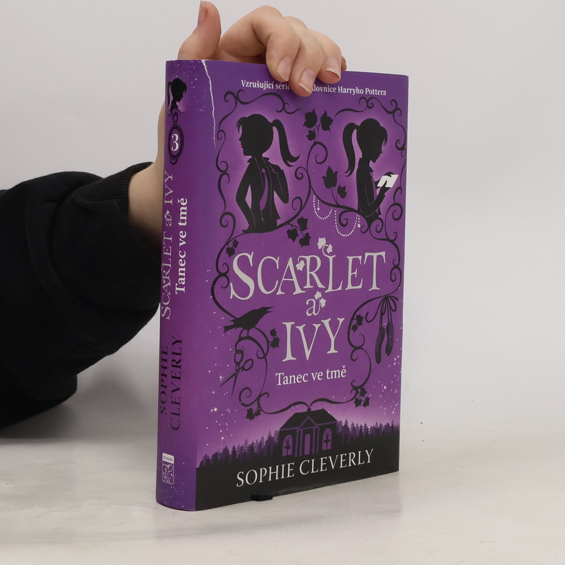 Sophie Cleverly Scarlet a Ivy. Tanec ve tmě
