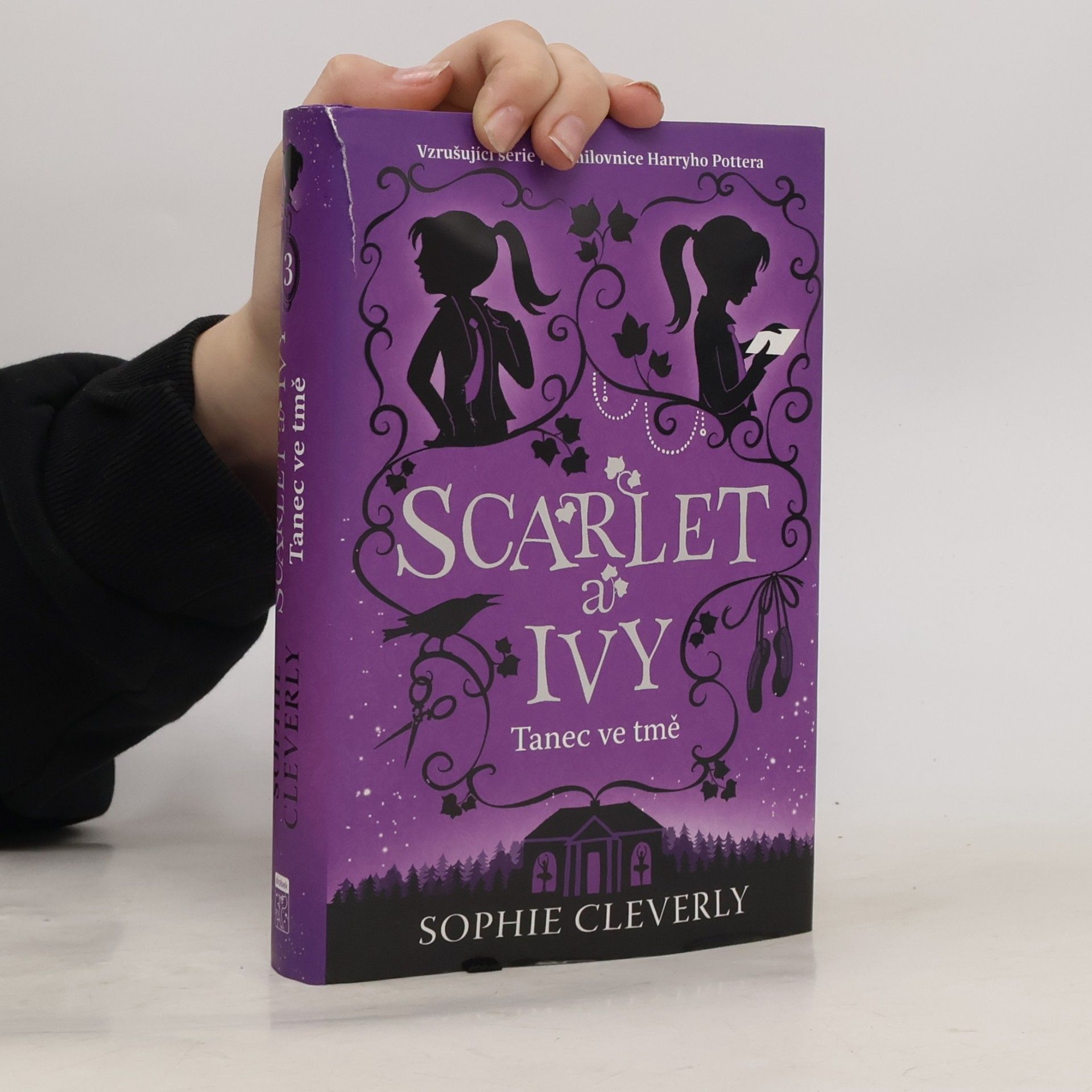 Sophie Cleverly Scarlet a Ivy. Tanec ve tmě