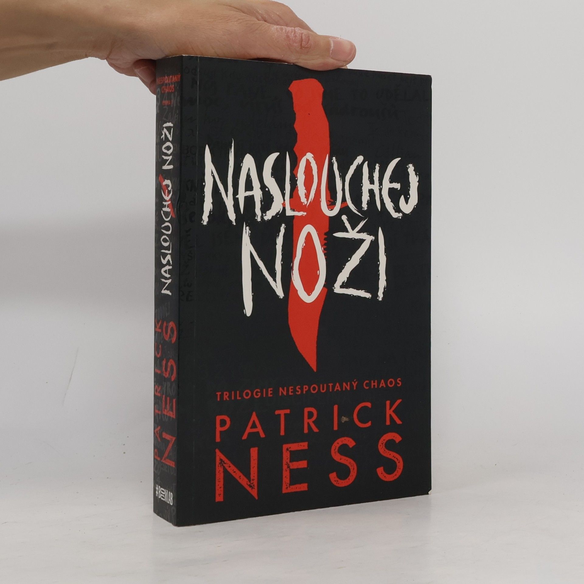 Patrick Ness Naslouchej noži