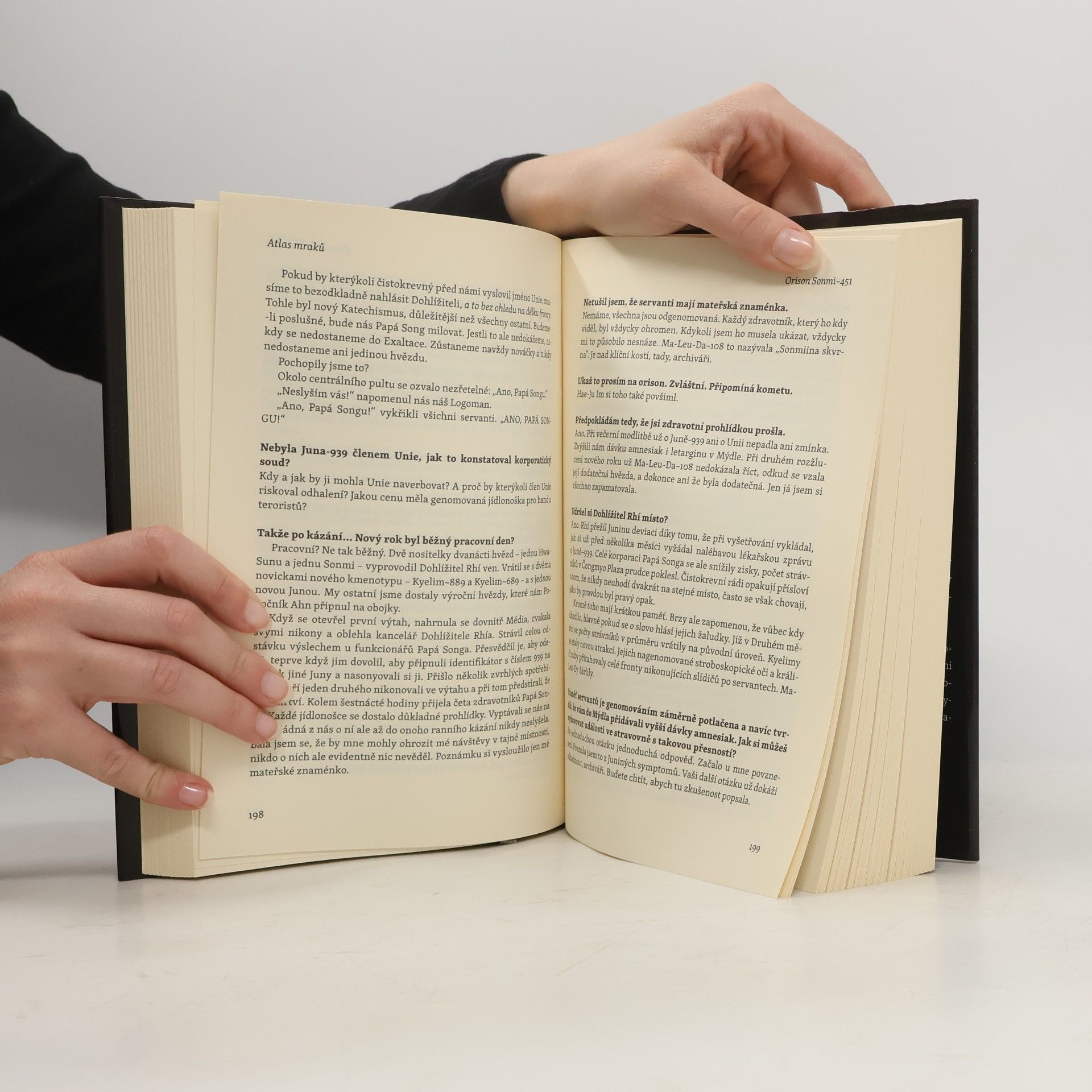 David Mitchell Atlas mraků
