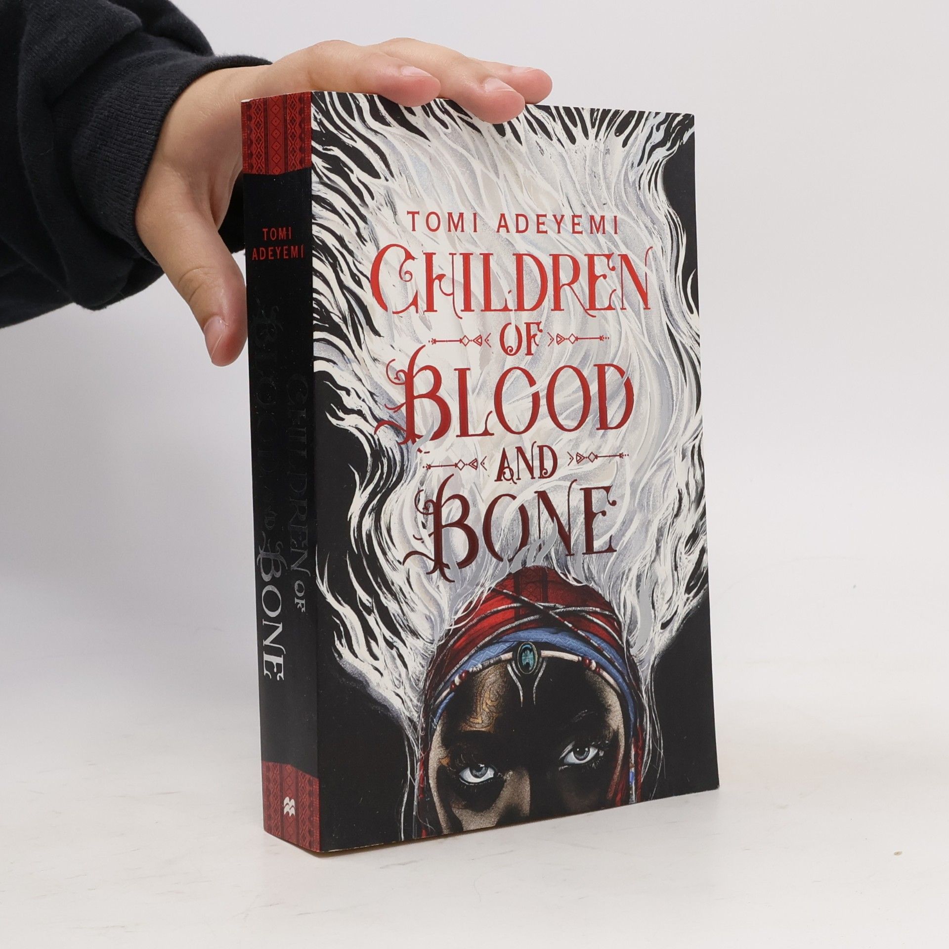 Tomi Adeyemi Children of blood and bone