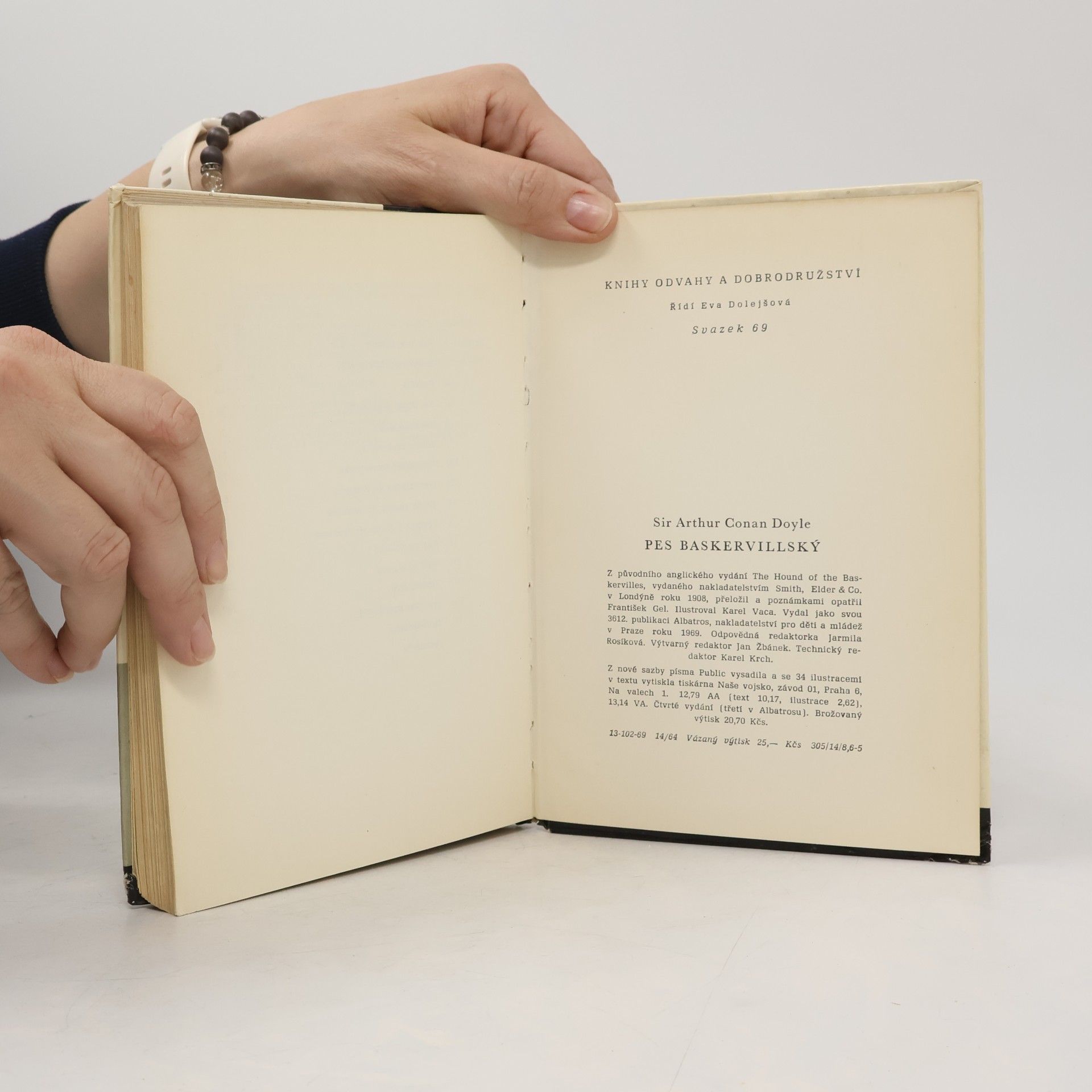 Arthur Conan Doyle Pes baskervillský