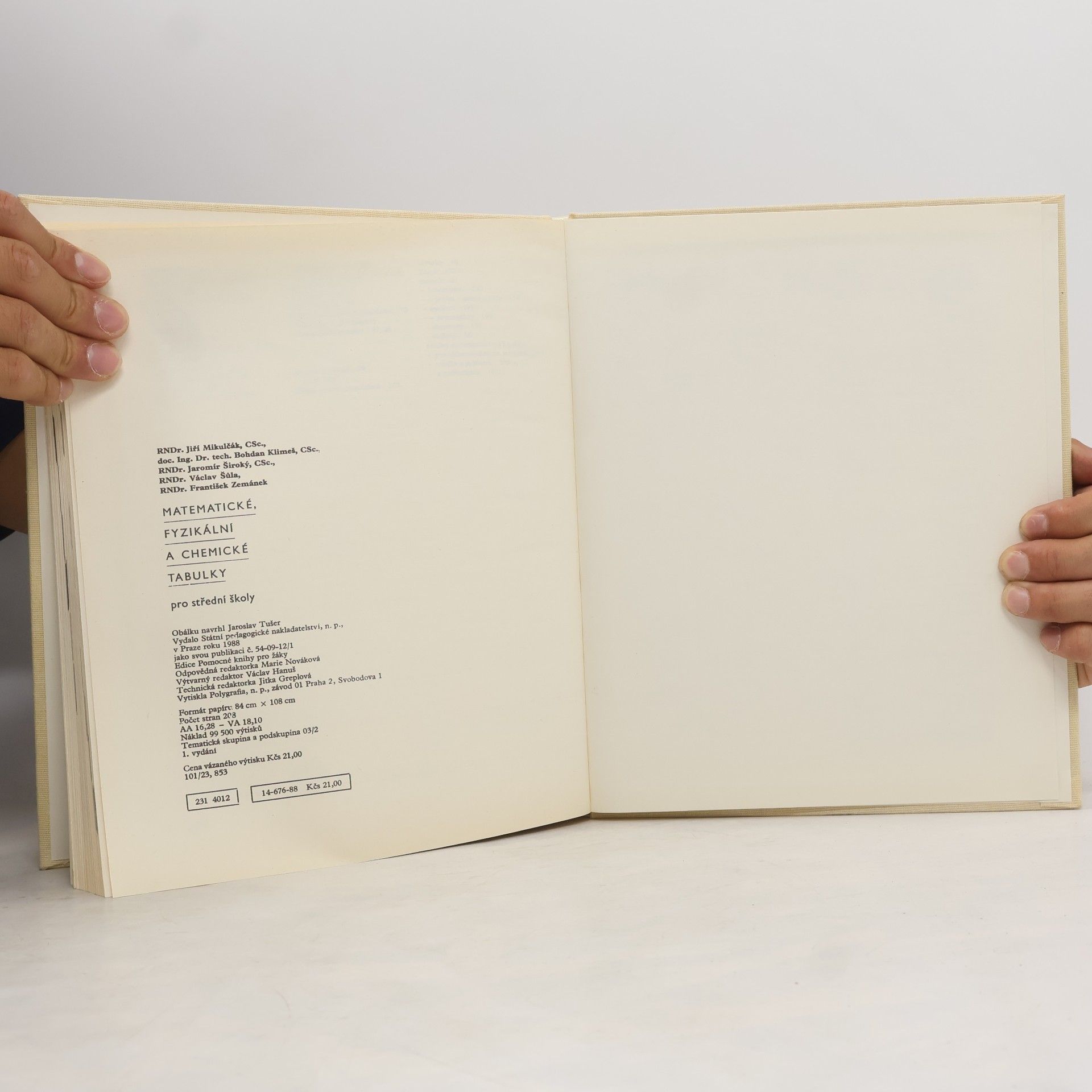 Autorenkollektiv Matematické, fyzikální a chemické tabulky pro střední školy