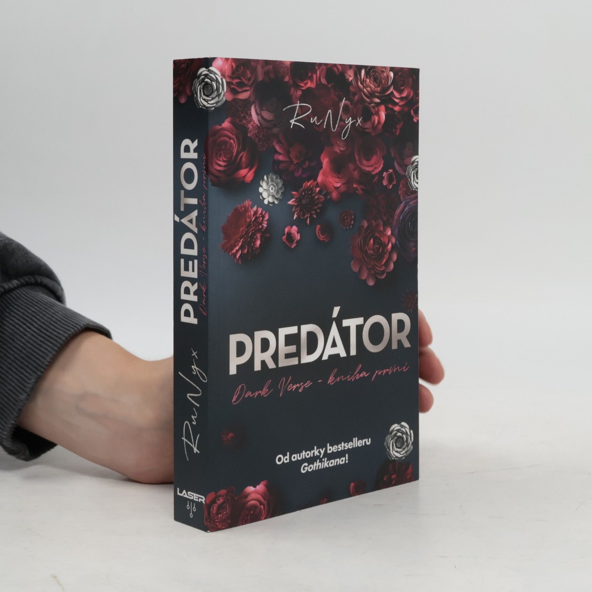 Dark Verse. Kniha první, Predátor