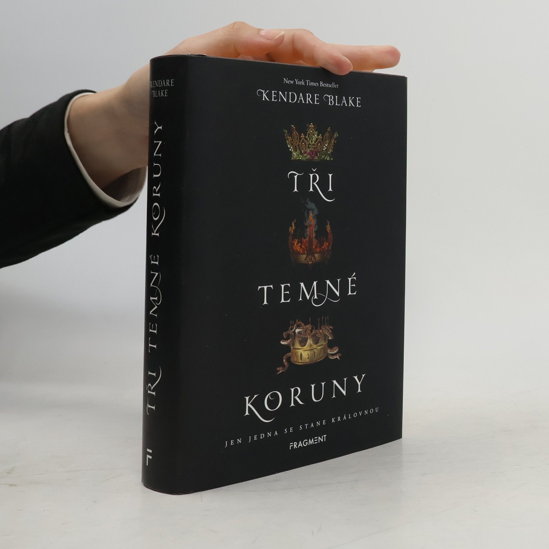 Kendare Blake Tři temné koruny