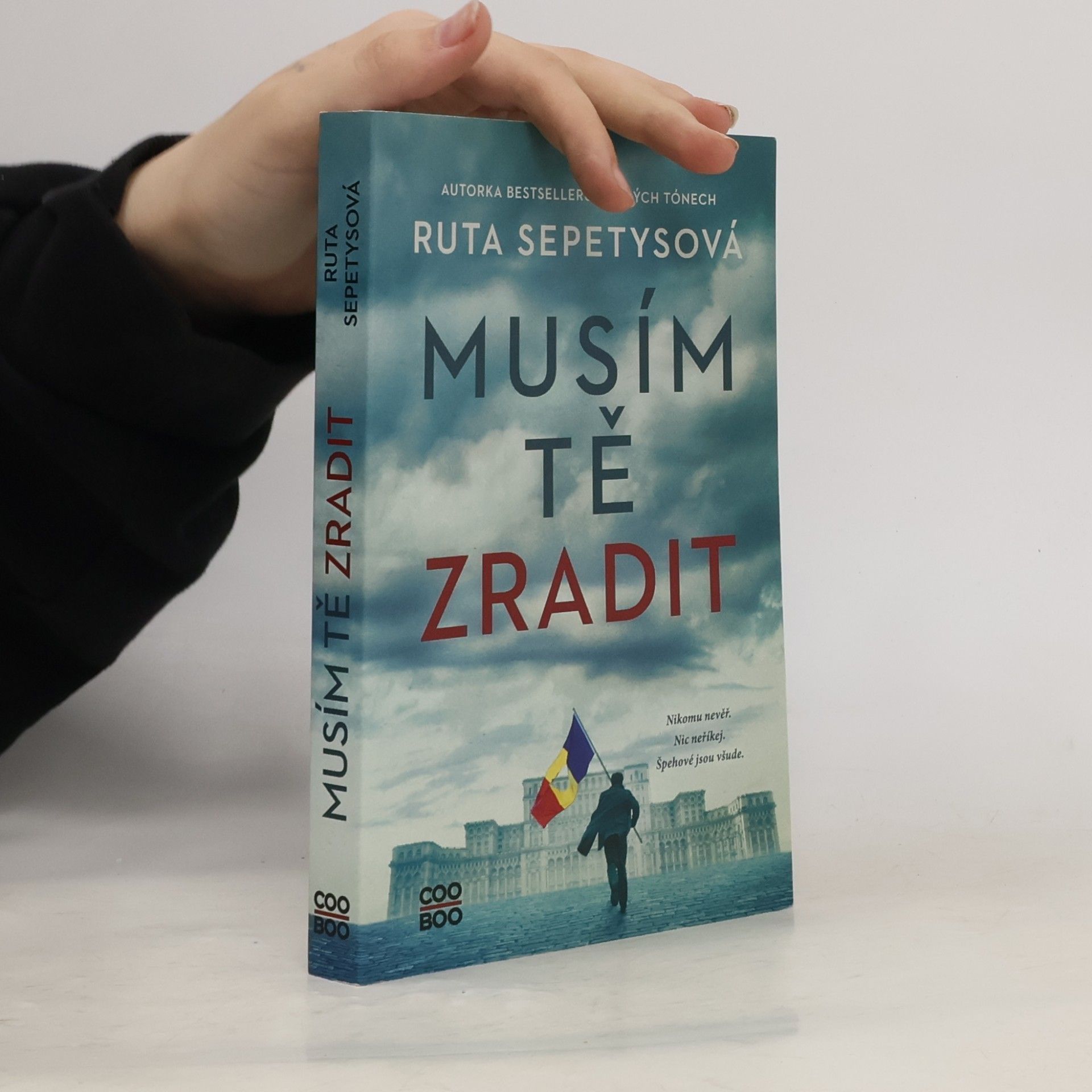 Ruta Sepetys Musím tě zradit