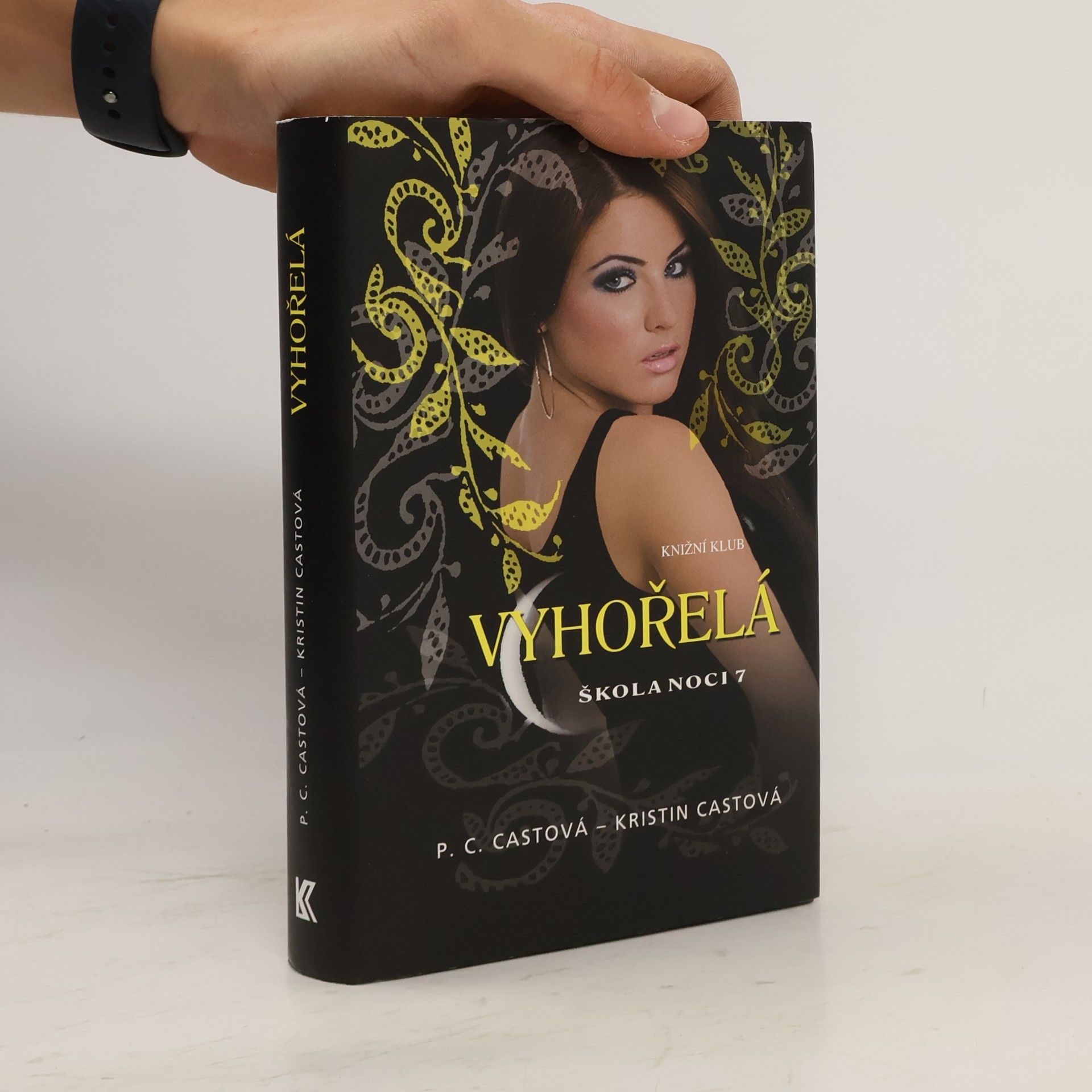 Phyllis Christine Cast Škola noci 7. Vyhořelá