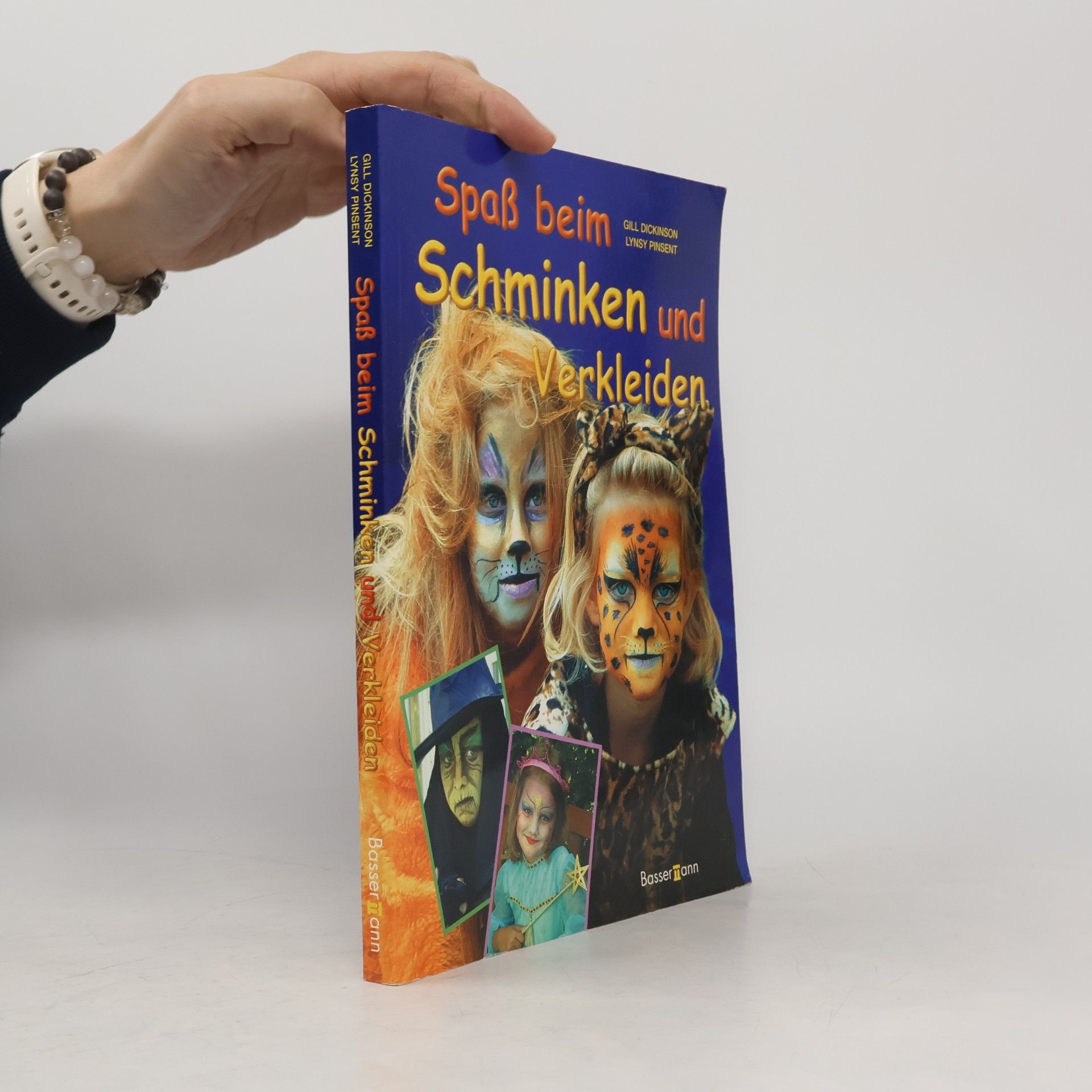 Gill Dickinson Spass beim Schminken und Verkleiden