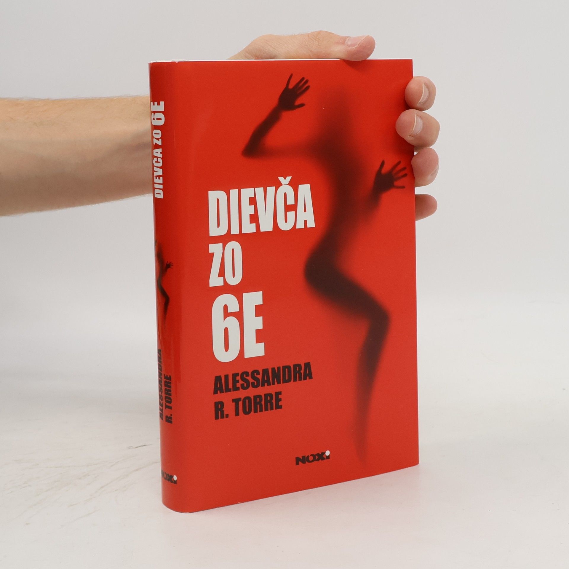 Alessandra Torre Dievča zo 6E