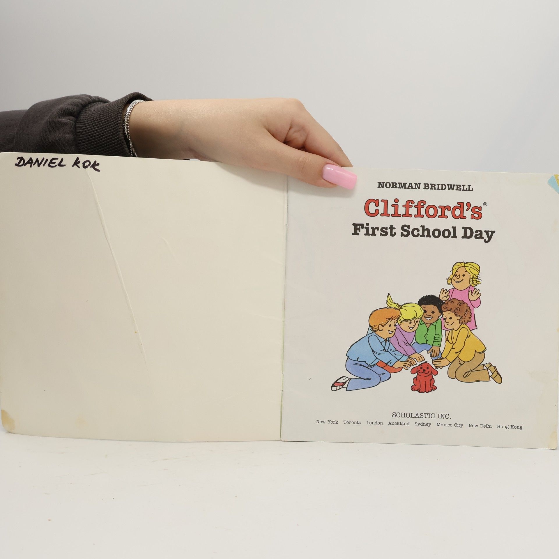 Norman Bridwell Clifford's First School Day