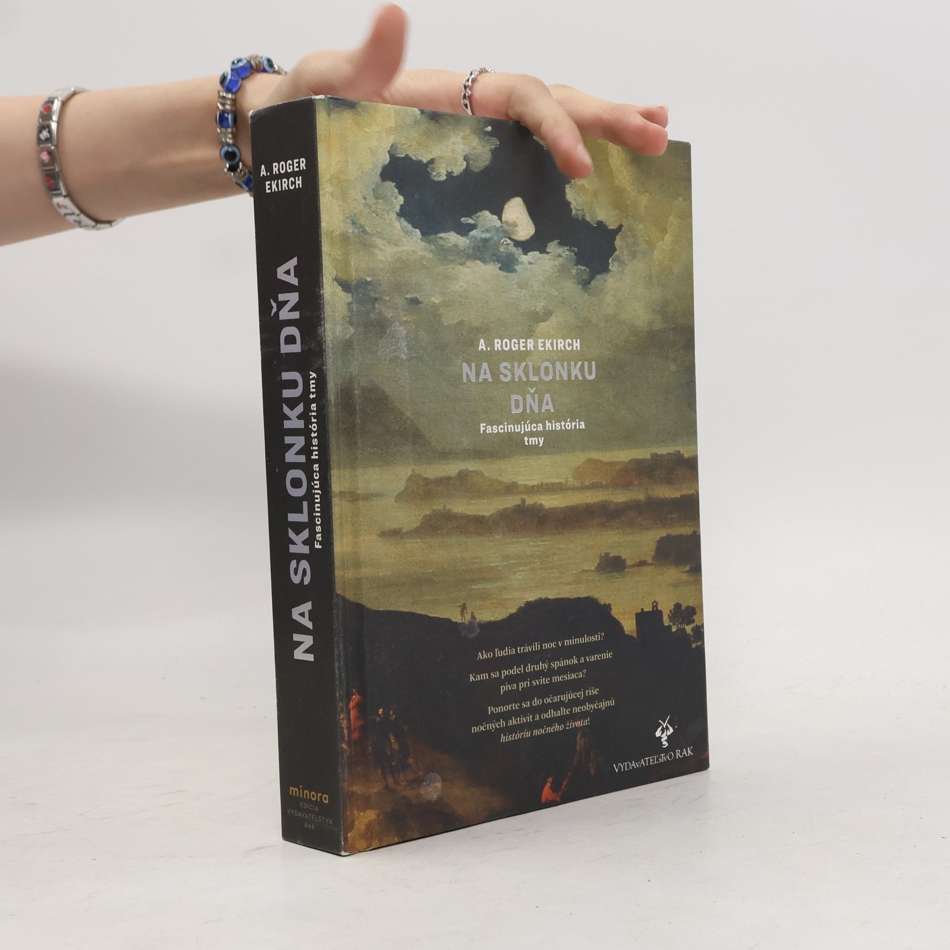 A. Roger Ekirch Na sklonku dňa: fascinujúca história tmy