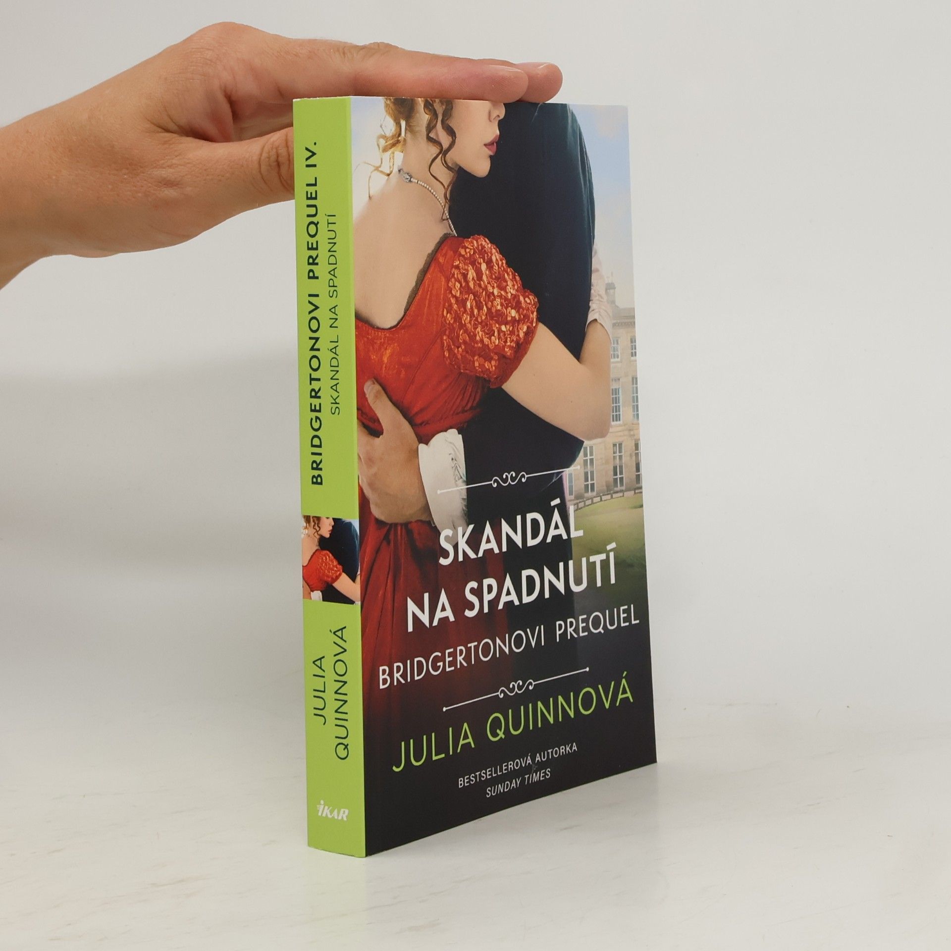 Julie Quinnová Skandál na spadnutí
