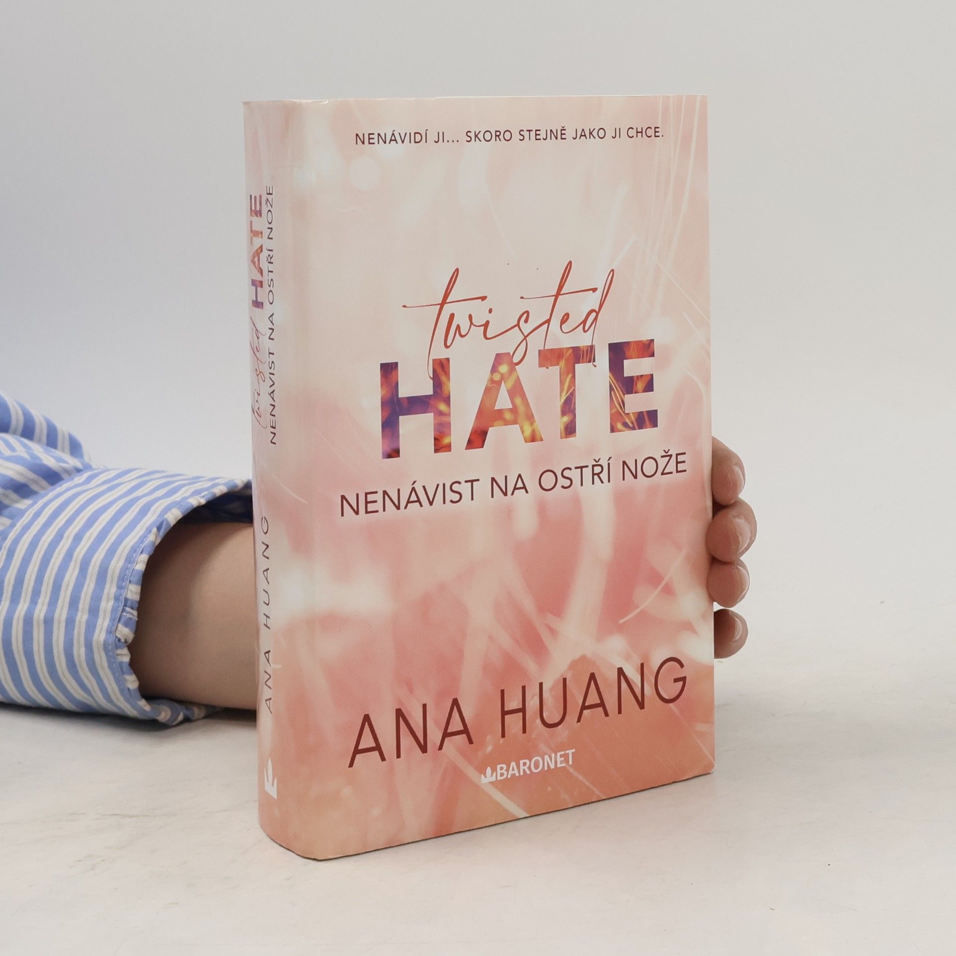 Ana Huang Twisted Hate: Nenávist na ostří nože