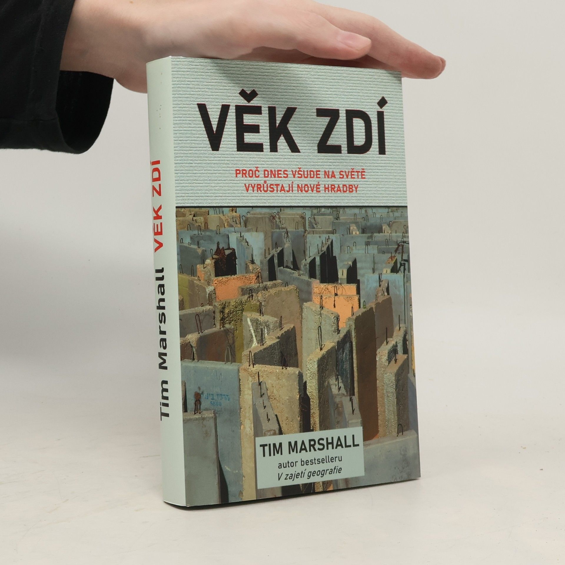 Tim Marshall Věk zdí: Proč dnes všude na světě vyrůstají nové hradby