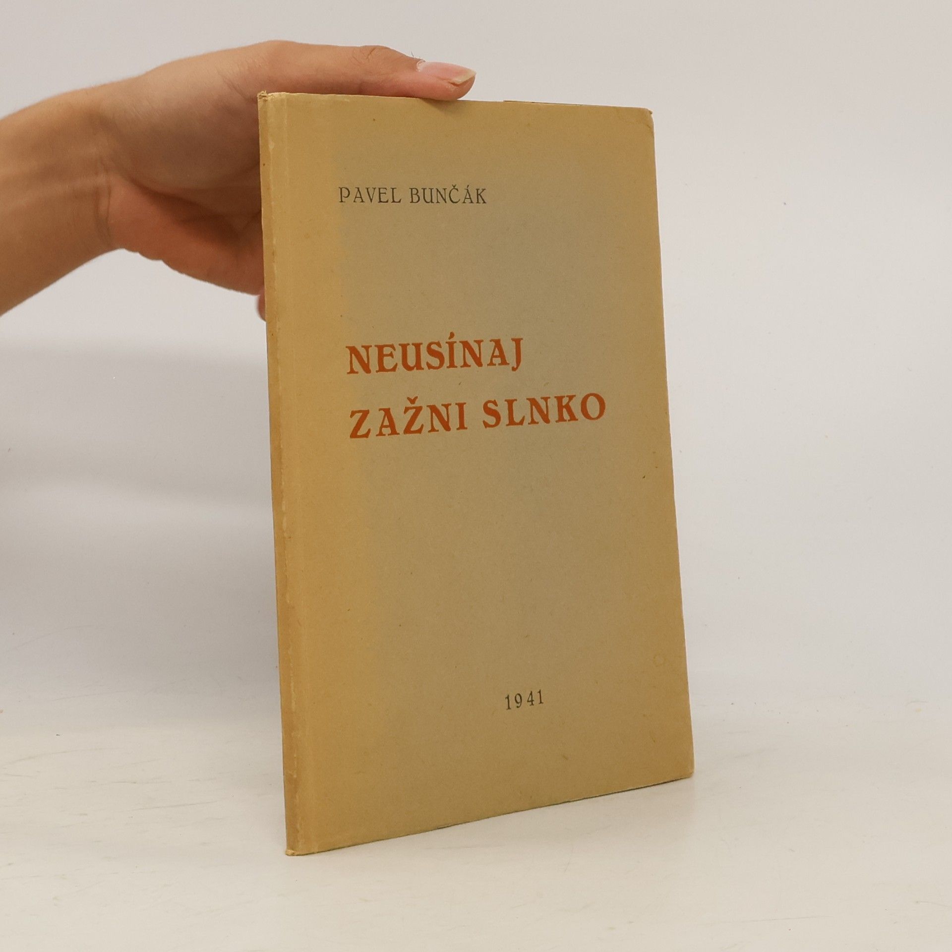 Neusínaj, zažni slnko