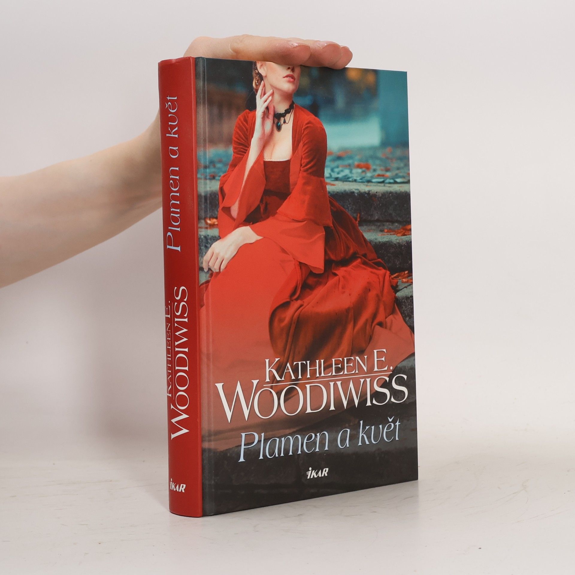 Kathleen E. Woodiwiss Plamen a květ