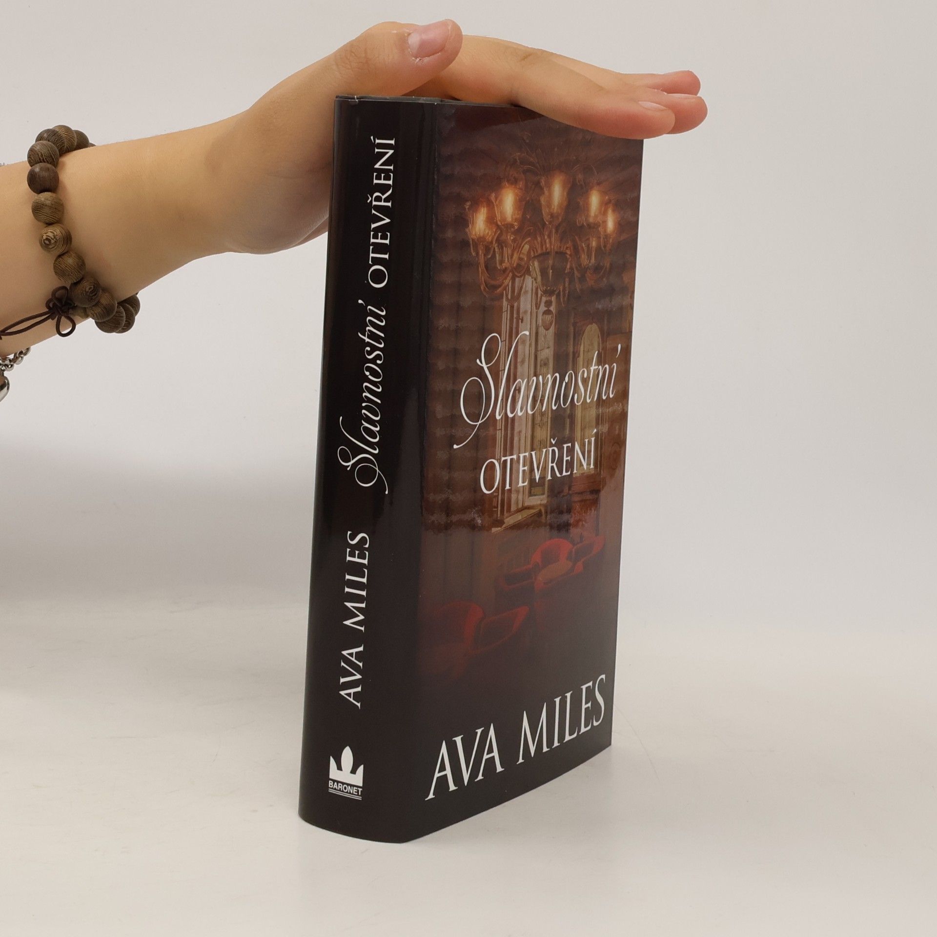 Ava Miles Slavnostní otevření