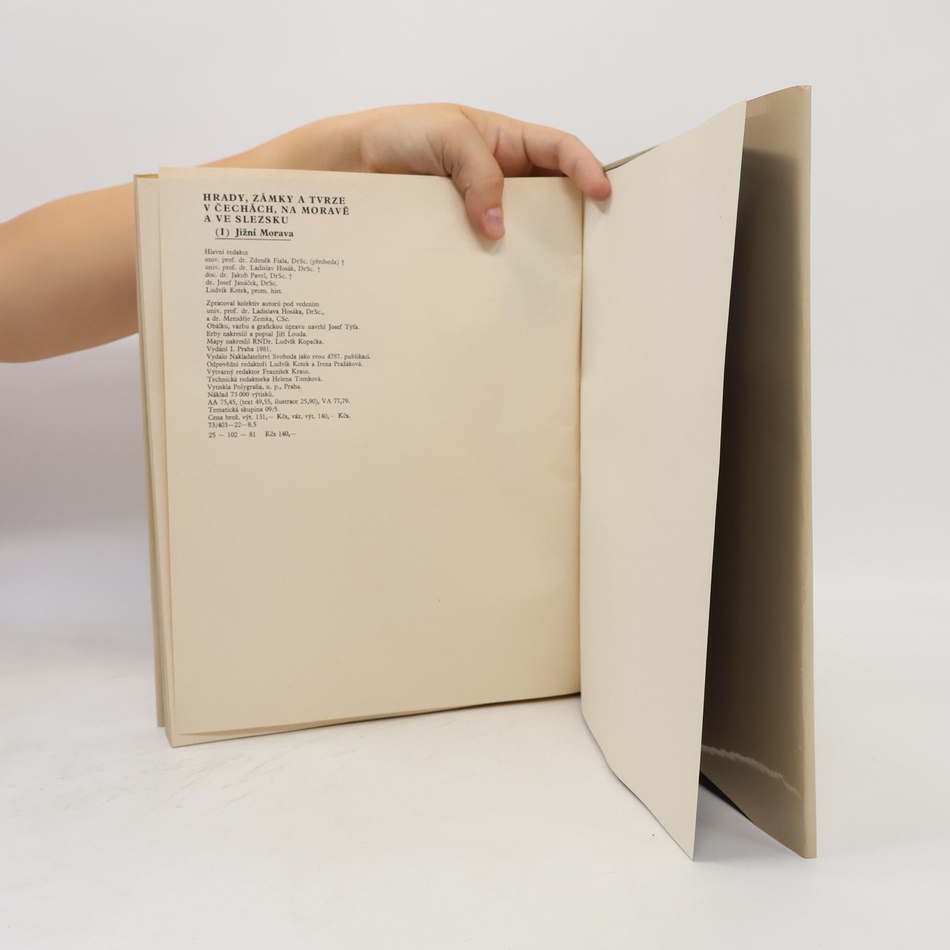 Various authors Hrady, zámky a tvrze v Čechách, na Moravě a ve Slezsku I. Jižní Morava
