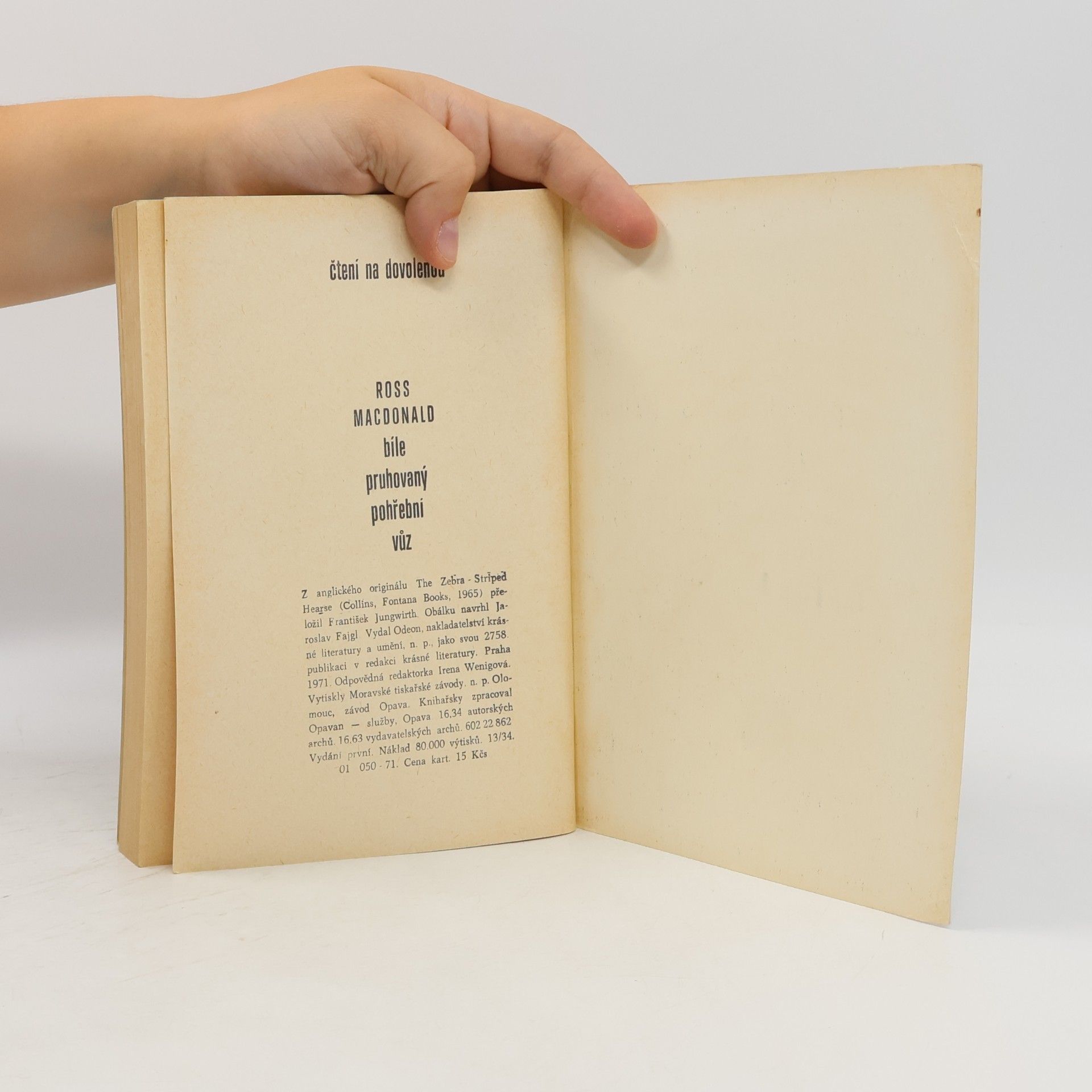 Ross Macdonald Bíle pruhovaný pohřební vůz