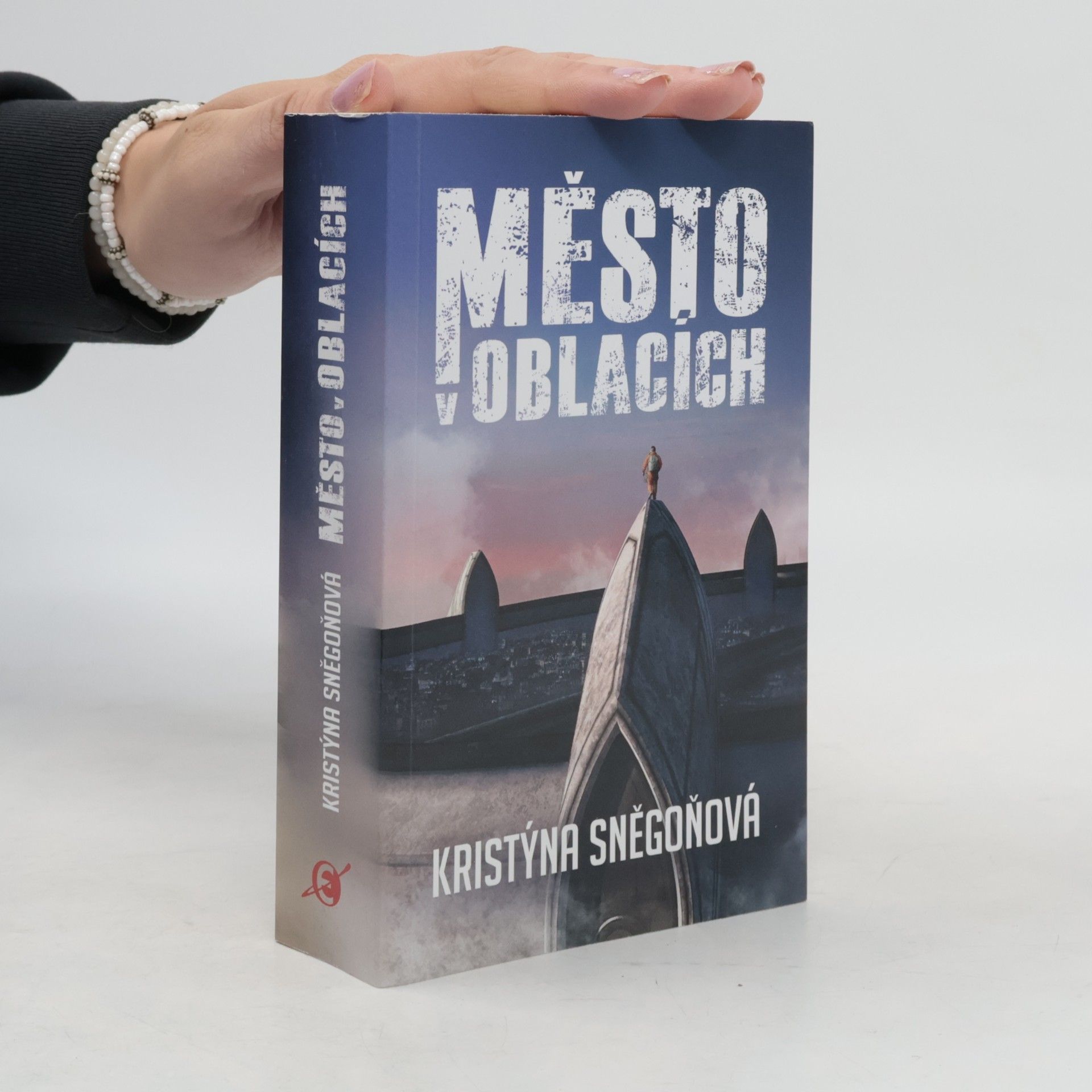 Kristýna Sněgoňová Město v oblacích