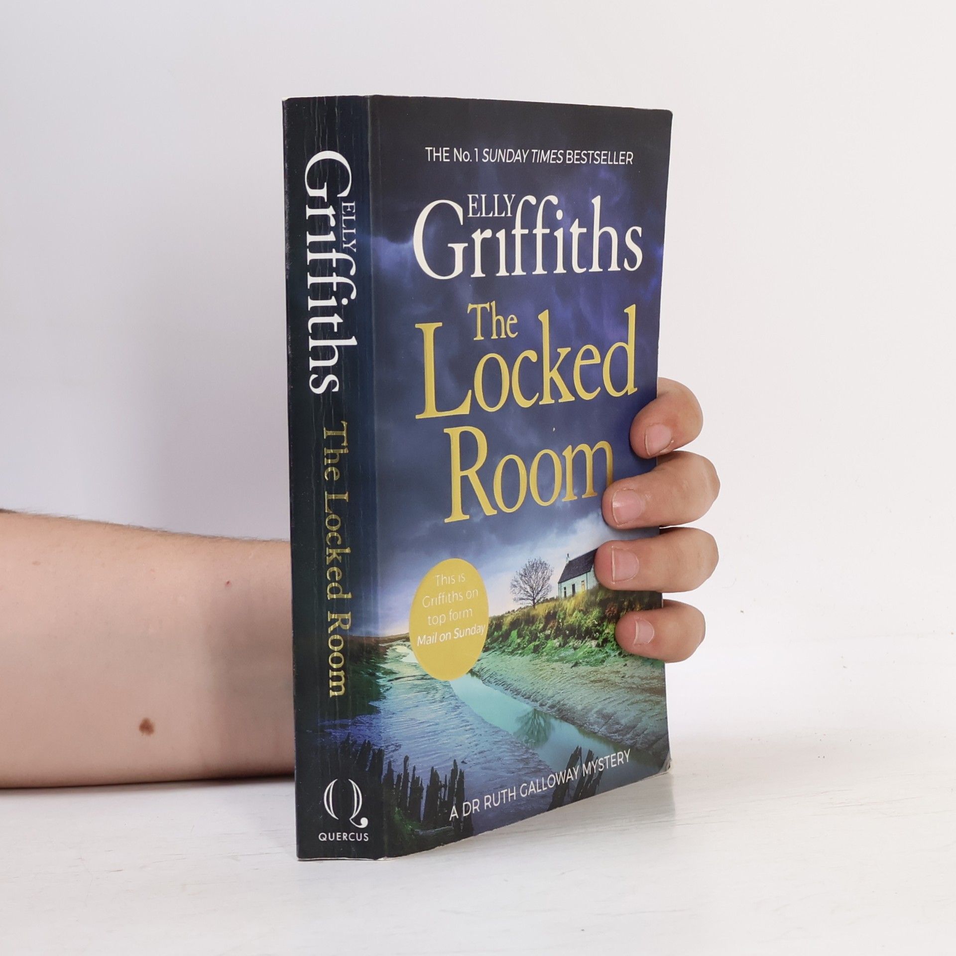 Elly Griffiths The Locked Room