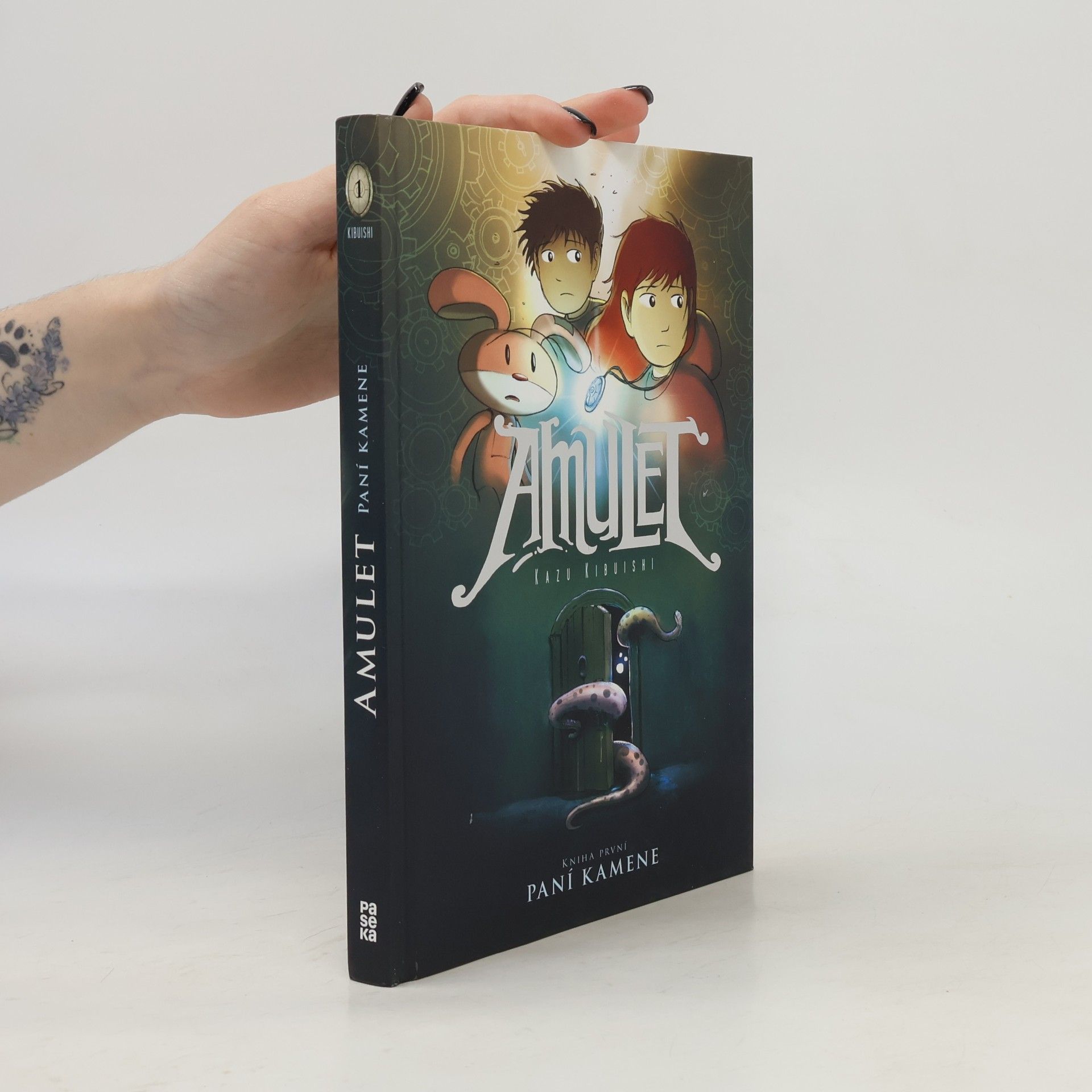Kazu Kibuishi Paní kamene. Amulet. Kniha první