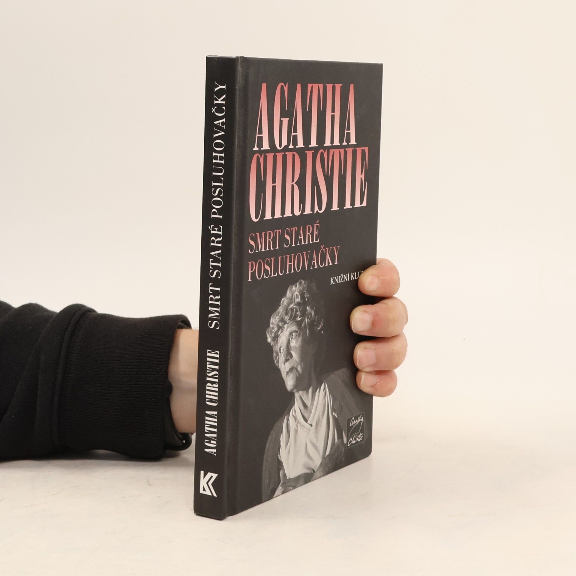 Agatha Christie Smrt staré posluhovačky