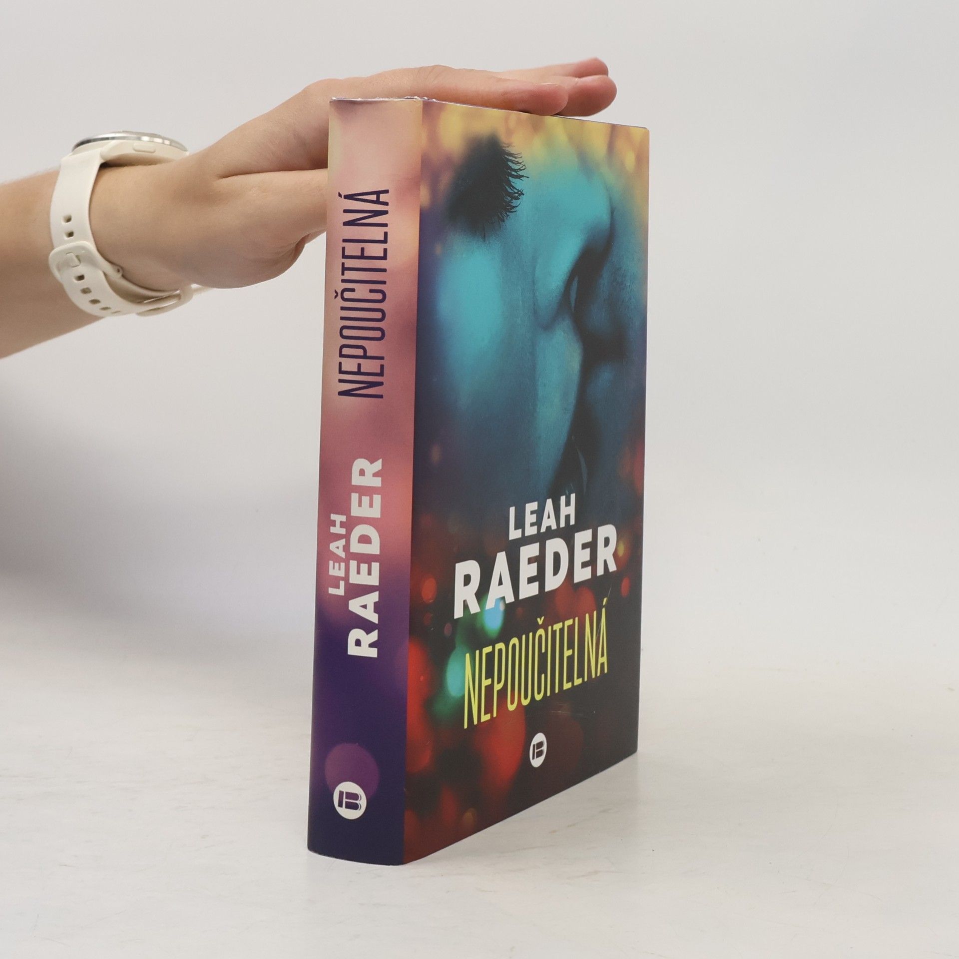 Leah Raeder Nepoučitelná