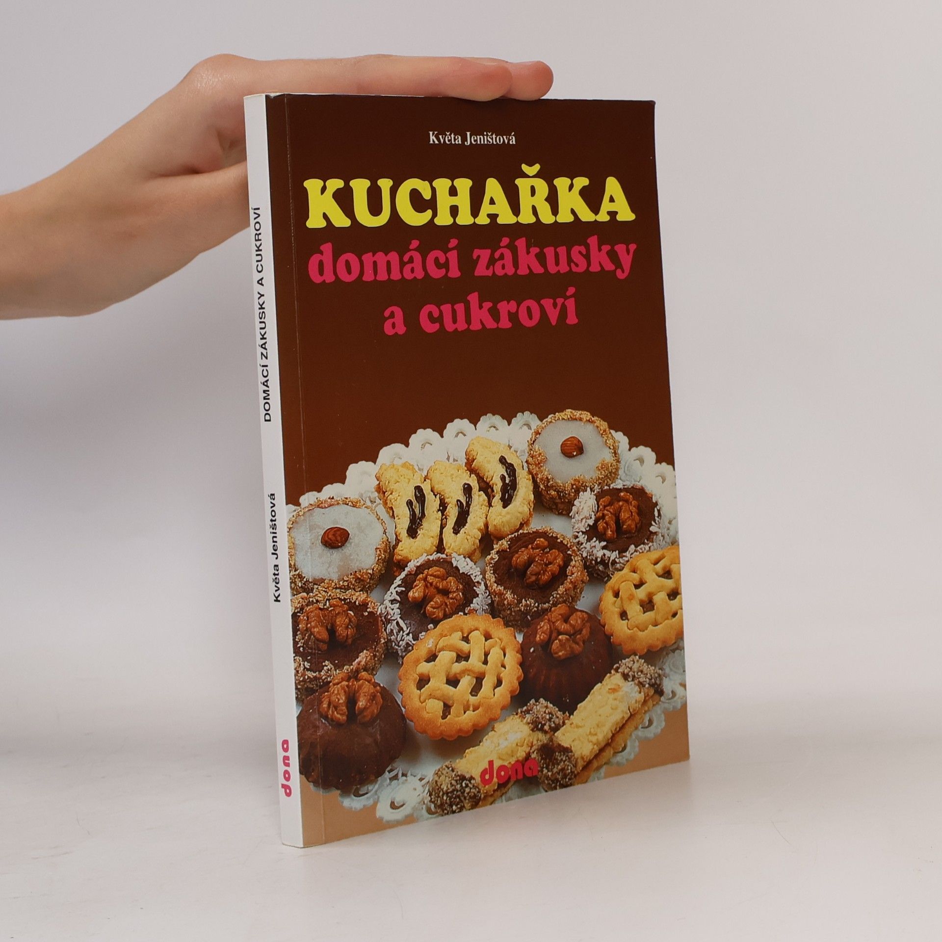 Jeništová Květa Kuchařka: Domácí zákusky a cukroví